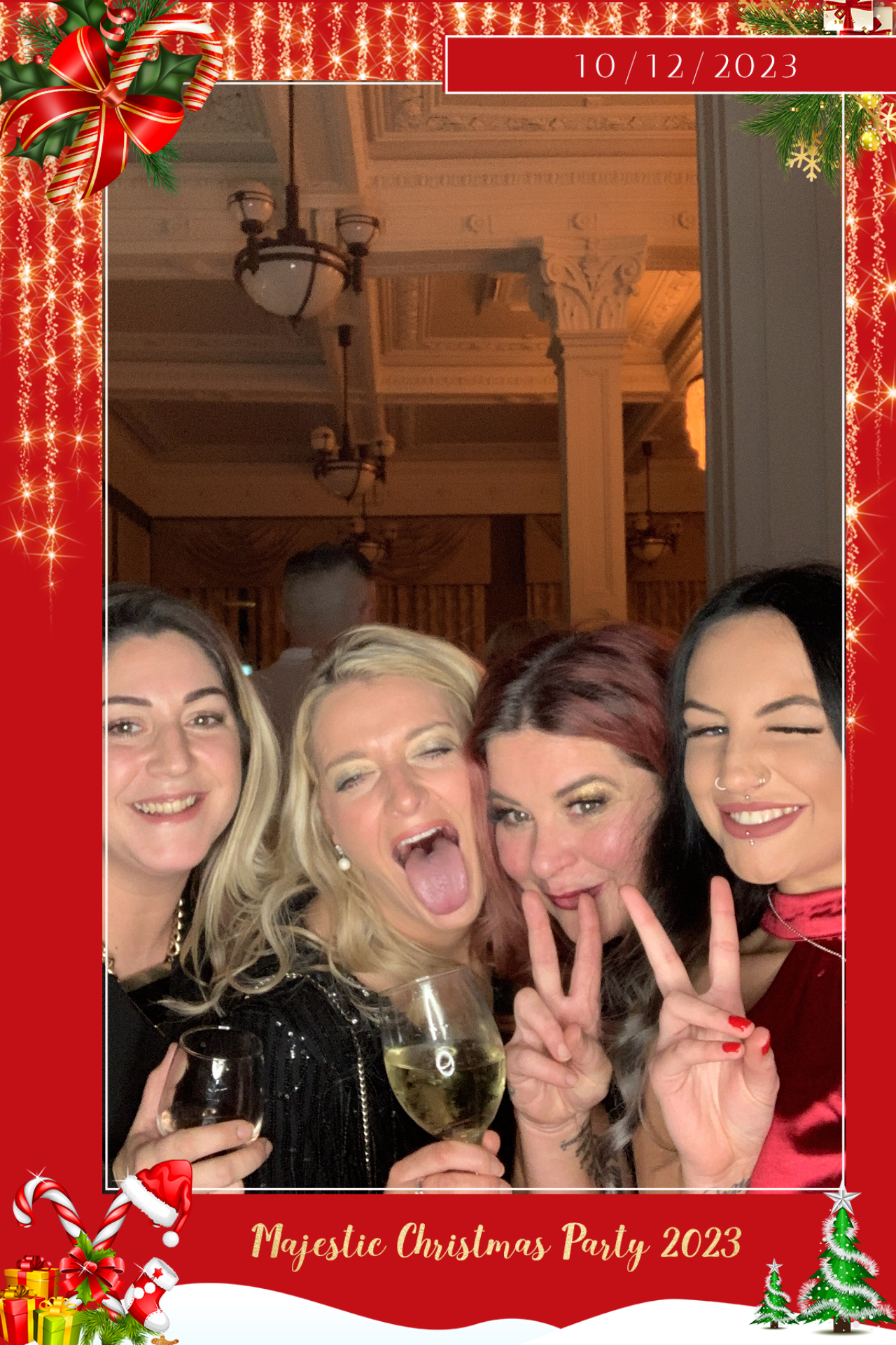 Majestic Staff Christmas Party   | View more photos from the event at gallery.magicimages.uk/u/MagicImages/Majestic-Staff-Christmas-Party