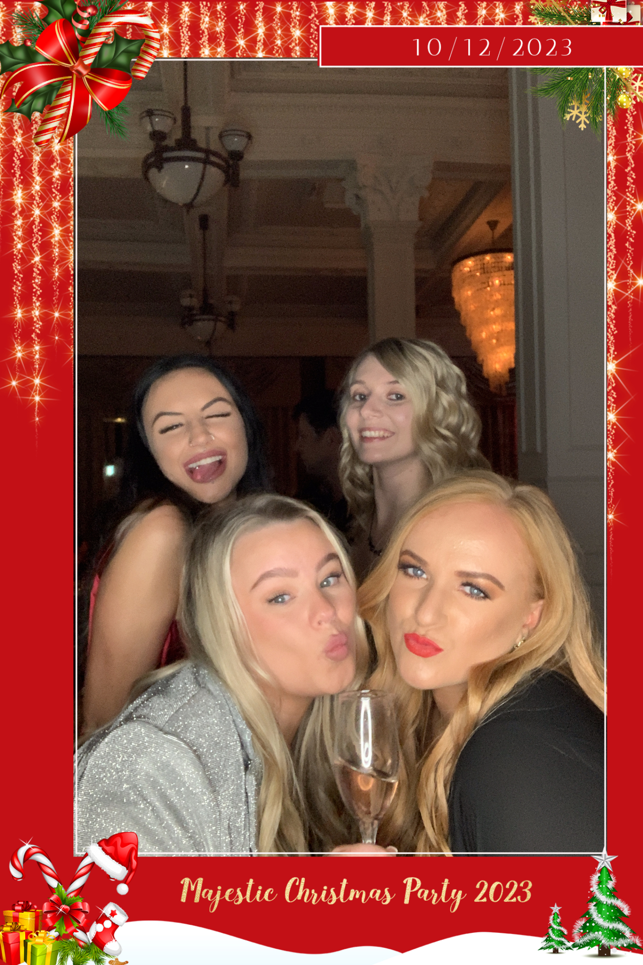 Majestic Staff Christmas Party   | View more photos from the event at gallery.magicimages.uk/u/MagicImages/Majestic-Staff-Christmas-Party