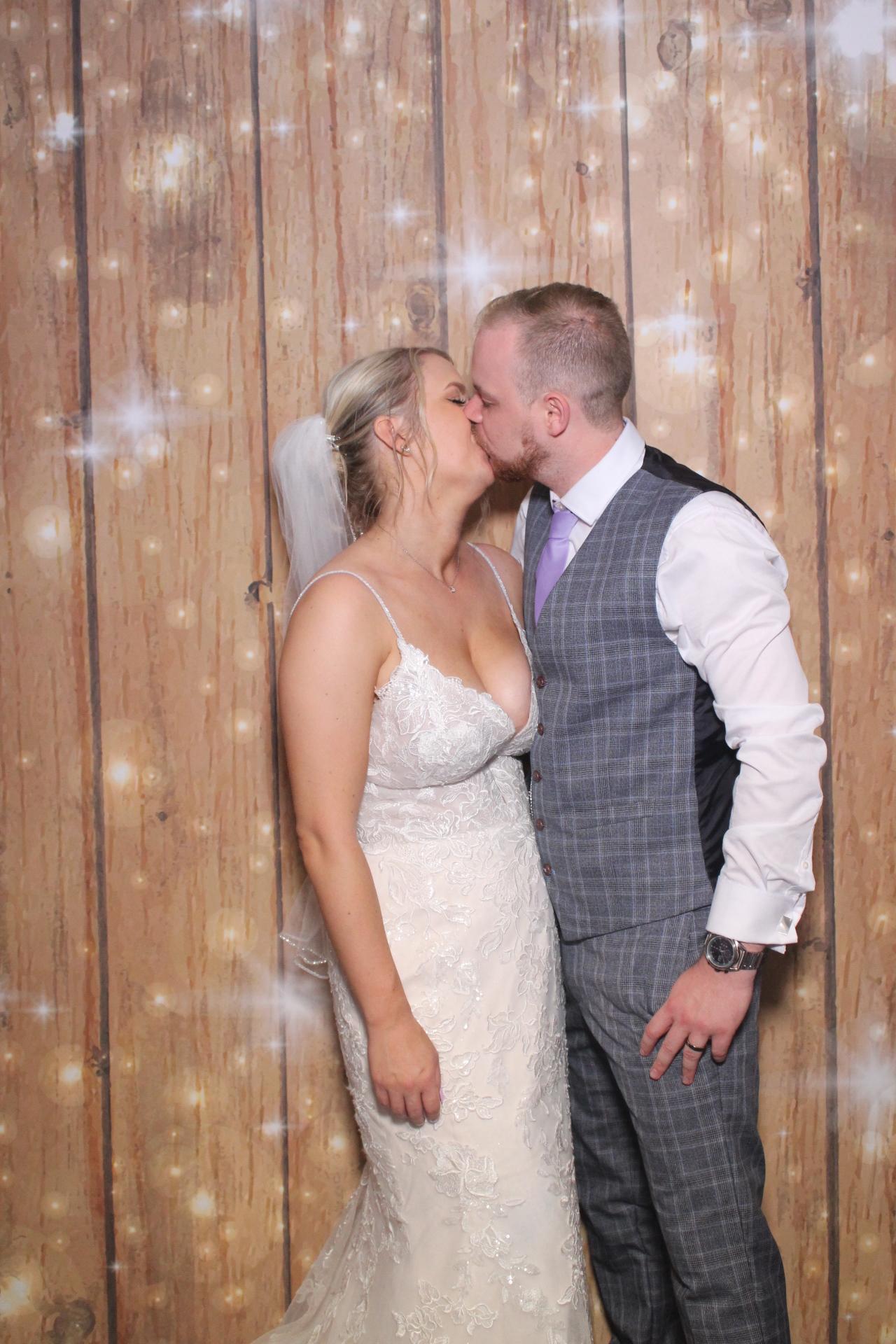 Mr & Mrs Harker  | View more photos from the event at gallery.magicimages.uk/u/MagicImages/Mr-Mrs-Harker