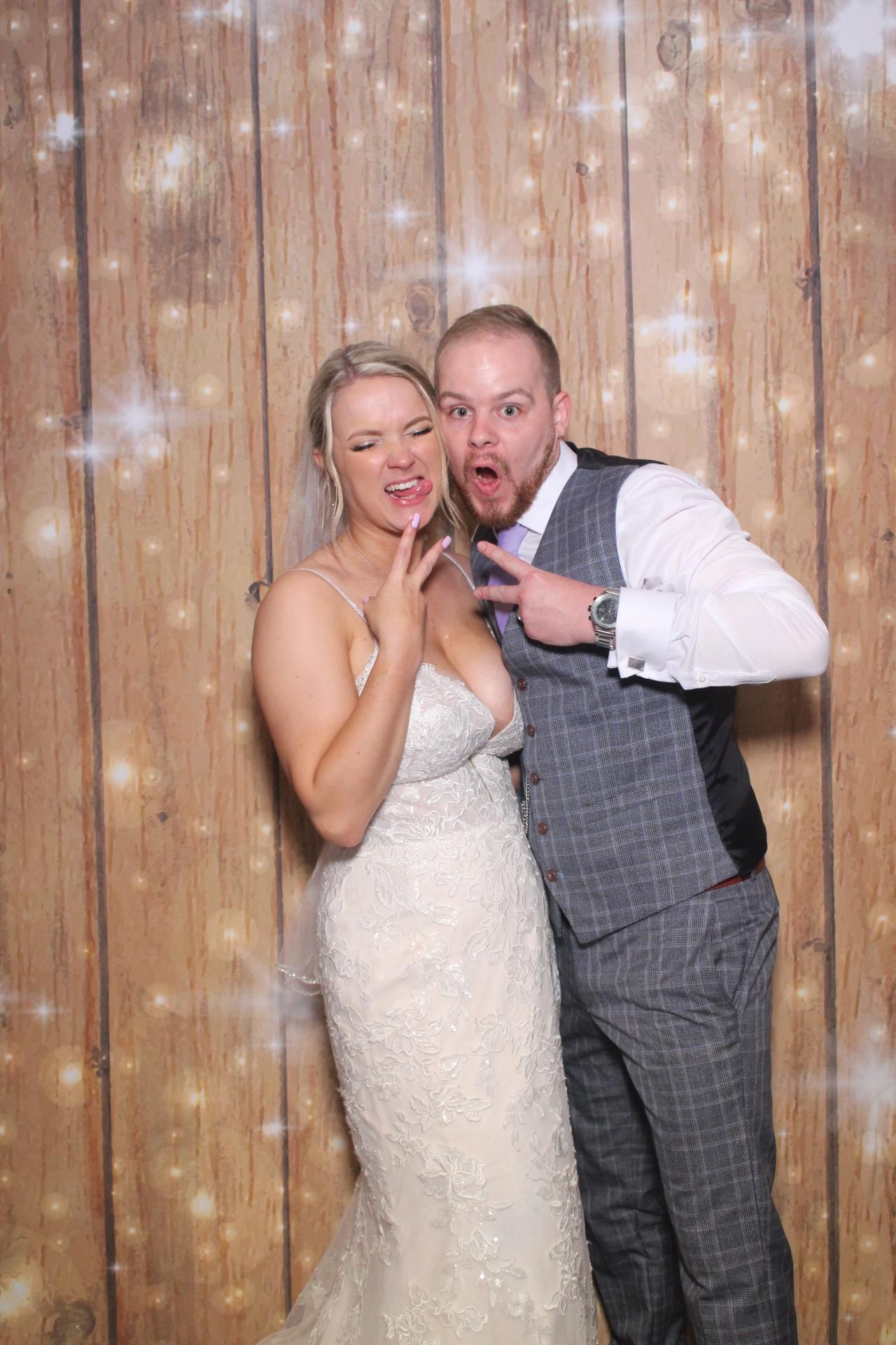 Mr & Mrs Harker  | View more photos from the event at gallery.magicimages.uk/u/MagicImages/Mr-Mrs-Harker
