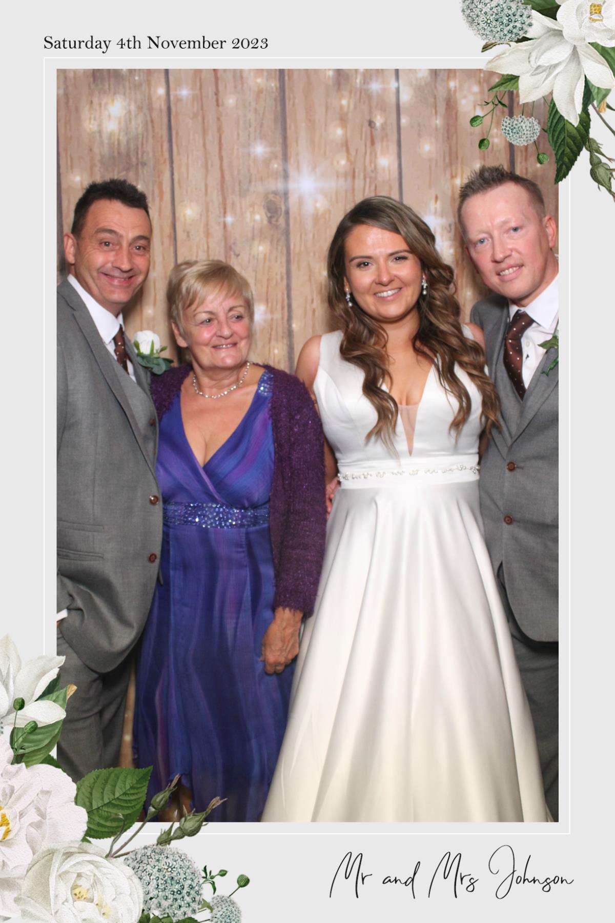 Mr & Mrs Johnston  | View more photos from the event at gallery.magicimages.uk/u/MagicImages/Mr-Mrs-Johnston
