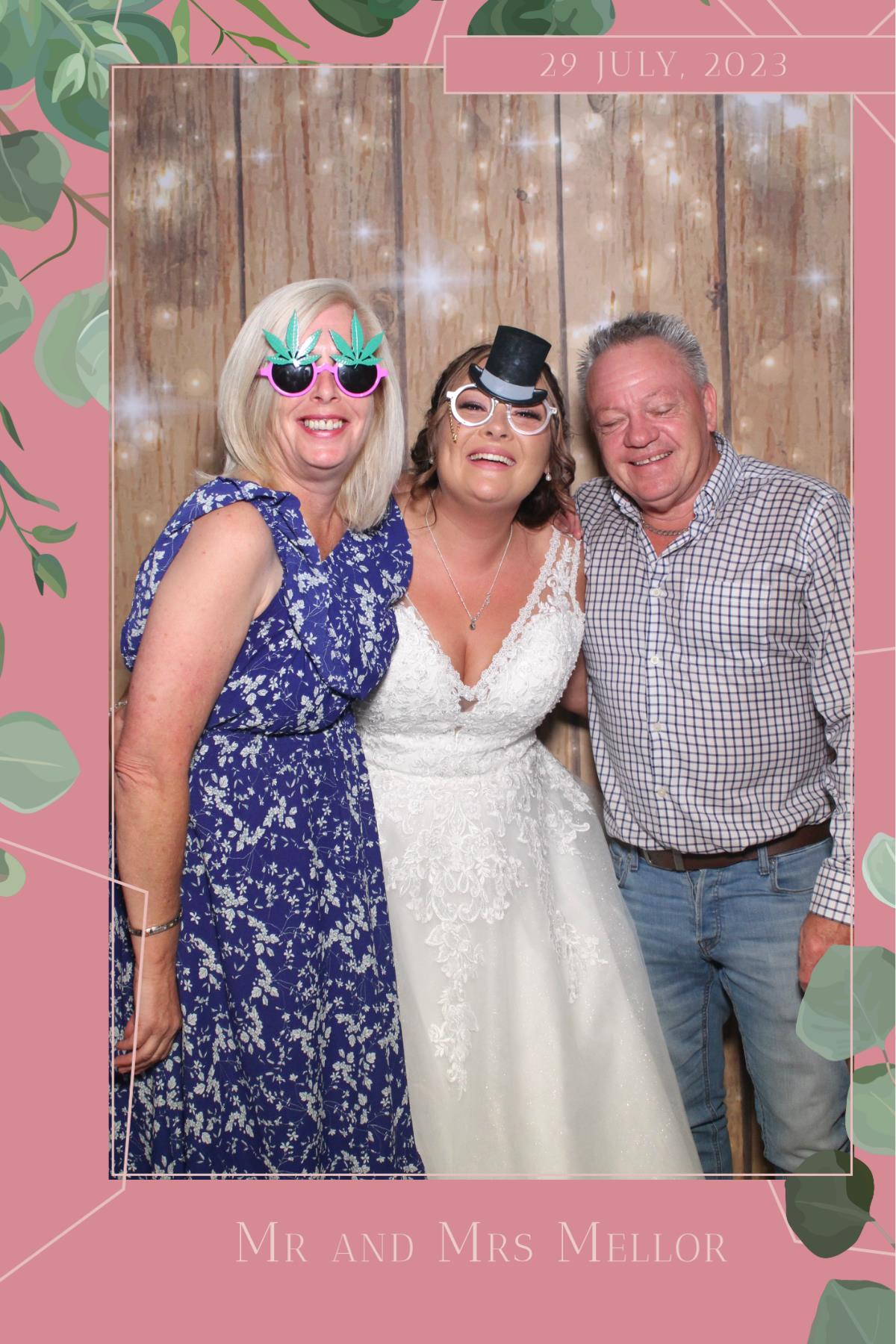 Mr & Mrs Mellor  | View more photos from the event at gallery.magicimages.uk/u/MagicImages/Mr-Mrs-Mellor