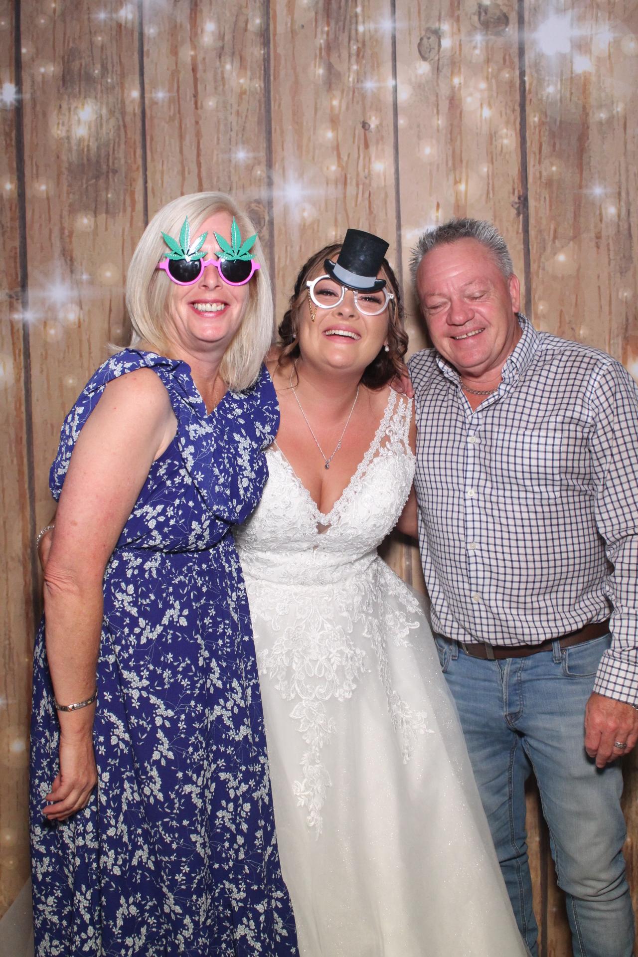 Mr & Mrs Mellor  | View more photos from the event at gallery.magicimages.uk/u/MagicImages/Mr-Mrs-Mellor