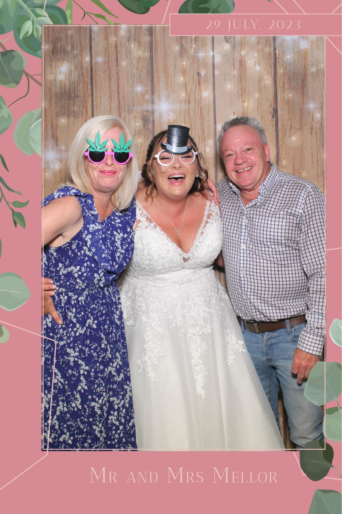Mr & Mrs Mellor  | View more photos from the event at gallery.magicimages.uk/u/MagicImages/Mr-Mrs-Mellor