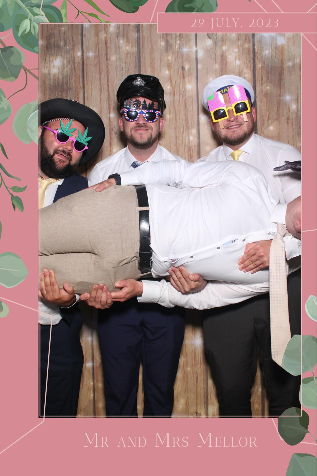 Mr & Mrs Mellor  | View more photos from the event at gallery.magicimages.uk/u/MagicImages/Mr-Mrs-Mellor