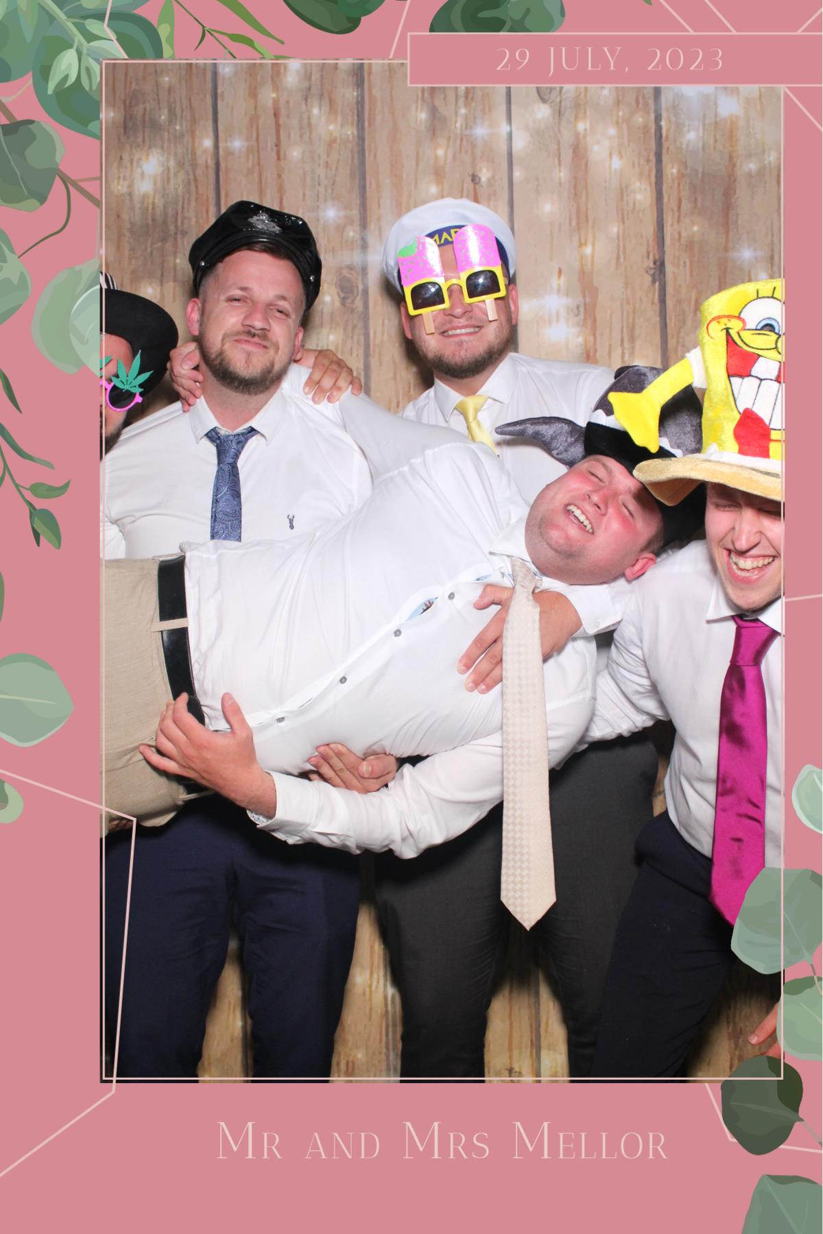 Mr & Mrs Mellor  | View more photos from the event at gallery.magicimages.uk/u/MagicImages/Mr-Mrs-Mellor