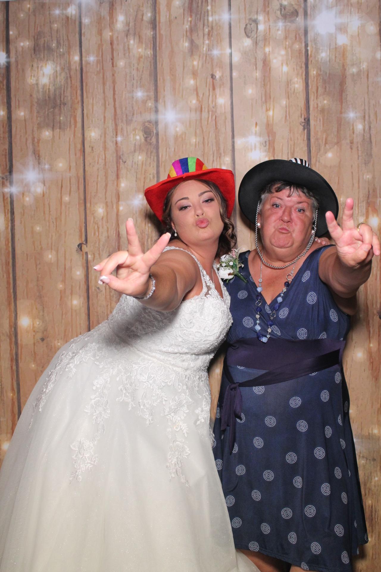 Mr & Mrs Mellor  | View more photos from the event at gallery.magicimages.uk/u/MagicImages/Mr-Mrs-Mellor