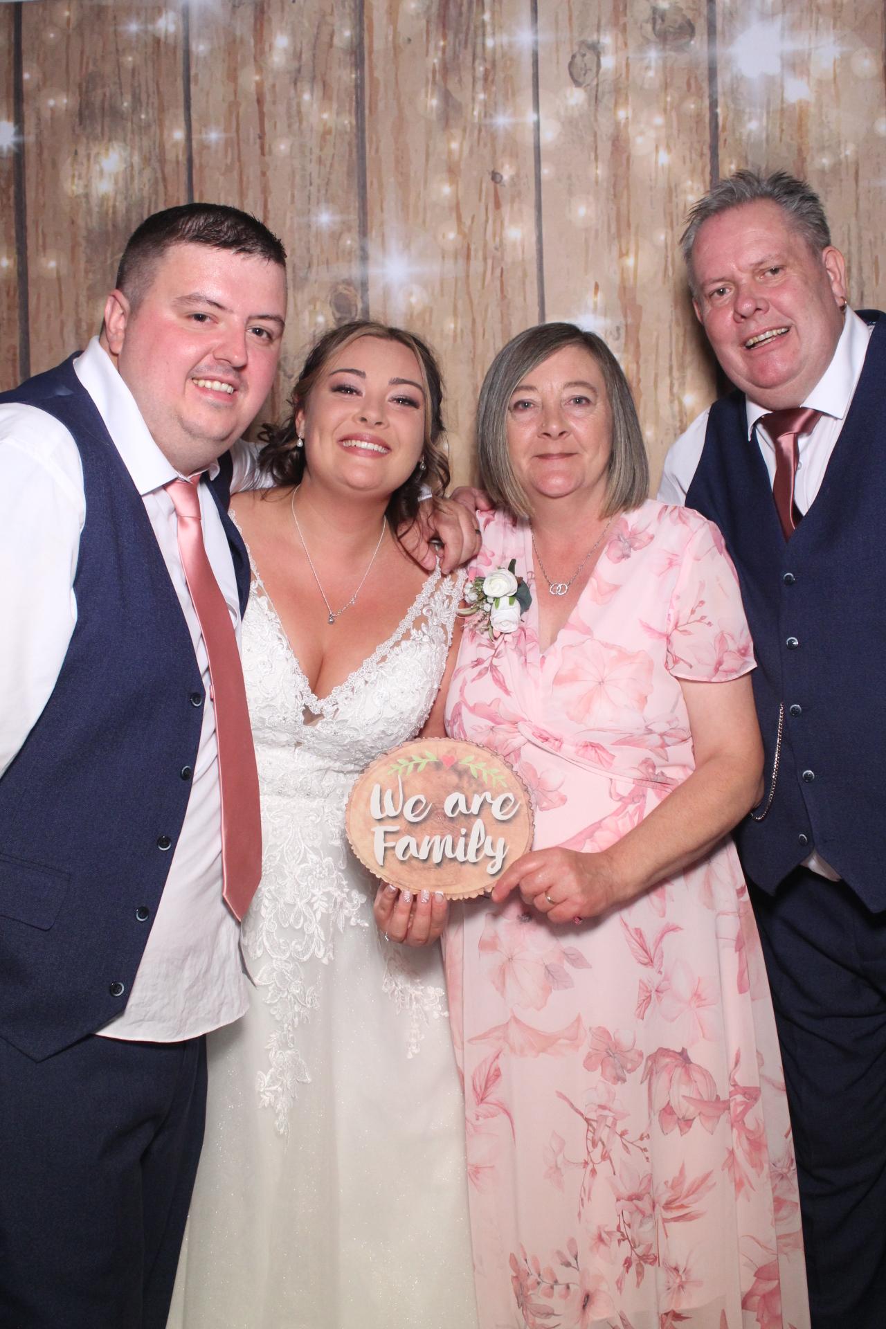Mr & Mrs Mellor  | View more photos from the event at gallery.magicimages.uk/u/MagicImages/Mr-Mrs-Mellor