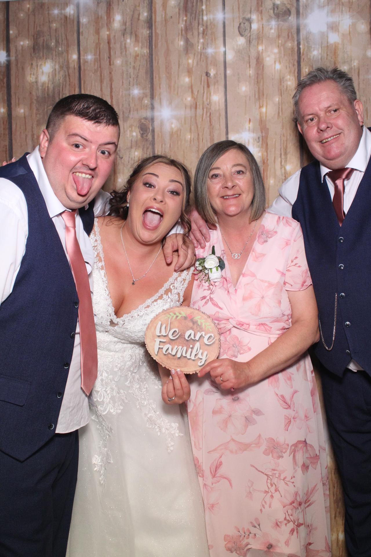 Mr & Mrs Mellor  | View more photos from the event at gallery.magicimages.uk/u/MagicImages/Mr-Mrs-Mellor