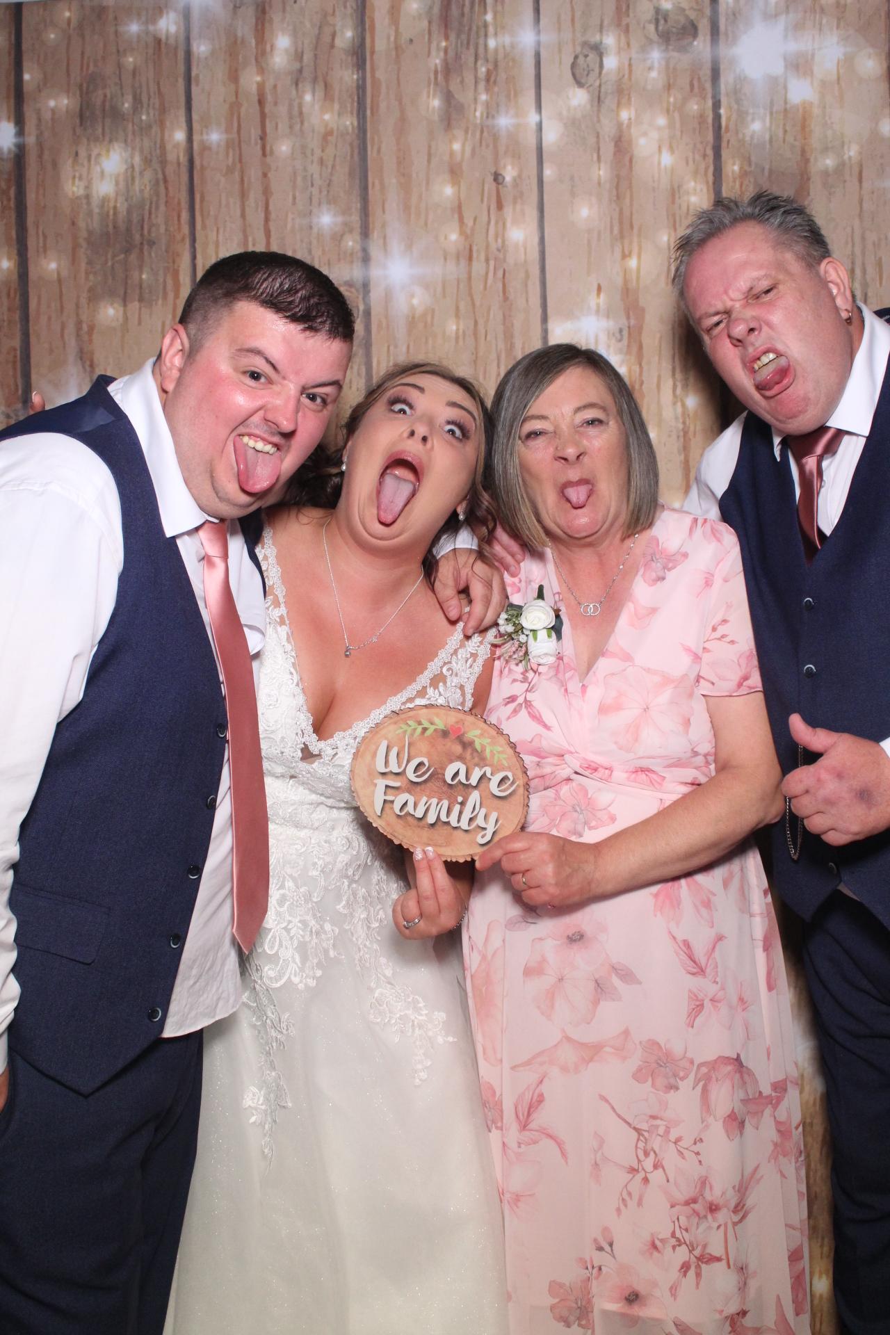 Mr & Mrs Mellor  | View more photos from the event at gallery.magicimages.uk/u/MagicImages/Mr-Mrs-Mellor