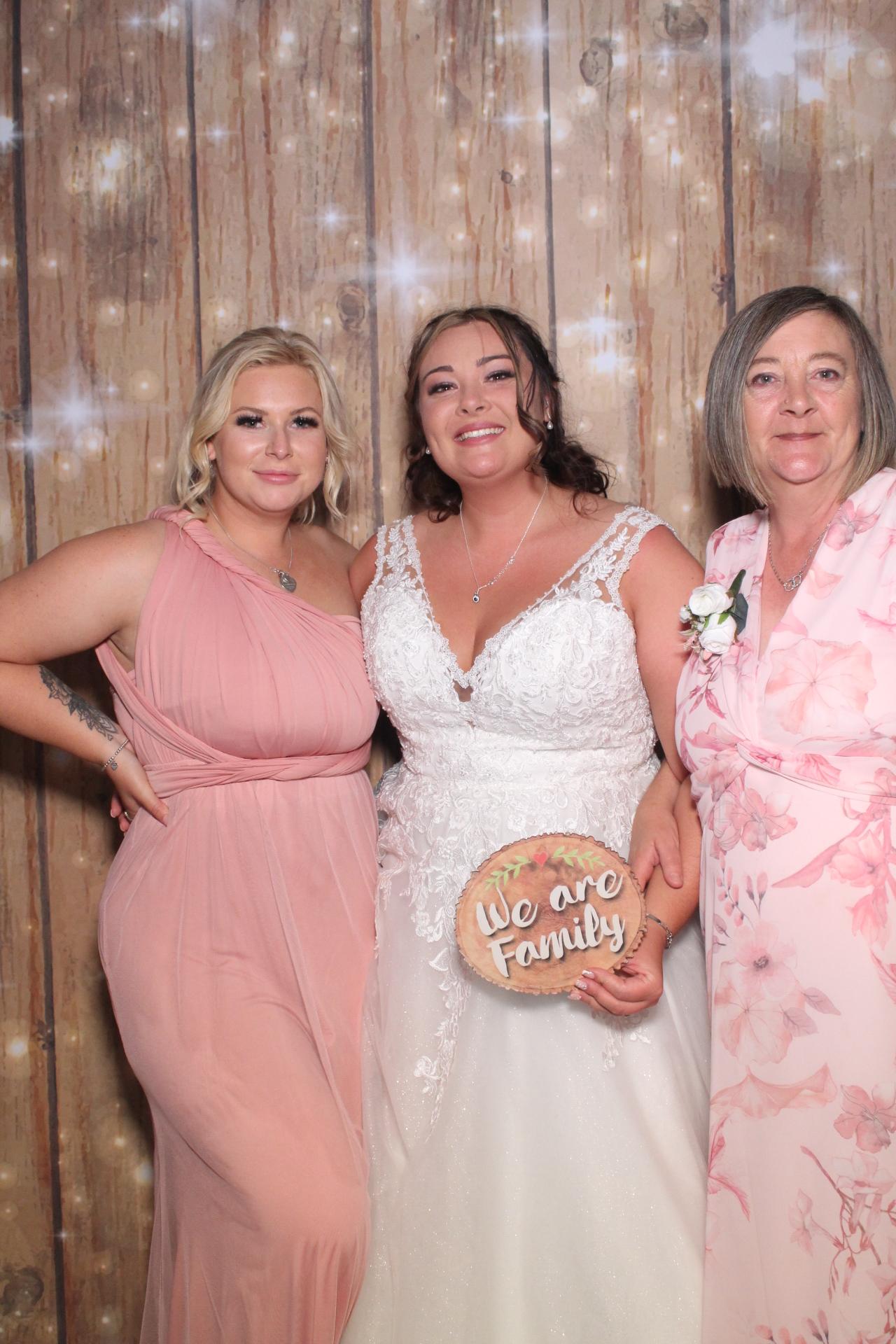 Mr & Mrs Mellor  | View more photos from the event at gallery.magicimages.uk/u/MagicImages/Mr-Mrs-Mellor
