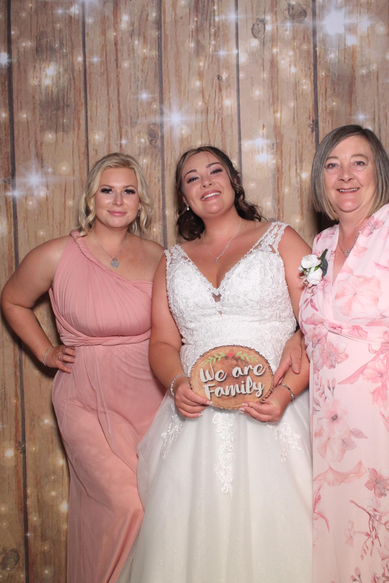 Mr & Mrs Mellor  | View more photos from the event at gallery.magicimages.uk/u/MagicImages/Mr-Mrs-Mellor