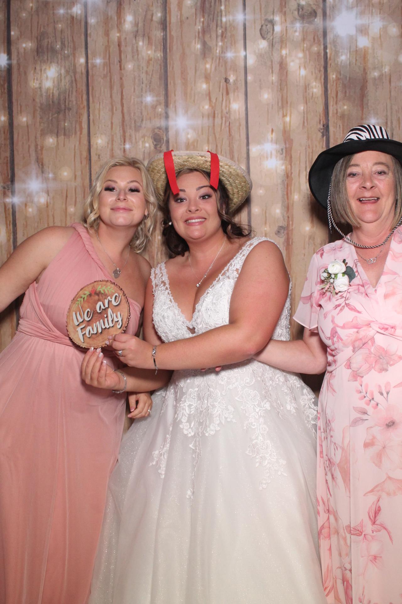 Mr & Mrs Mellor  | View more photos from the event at gallery.magicimages.uk/u/MagicImages/Mr-Mrs-Mellor