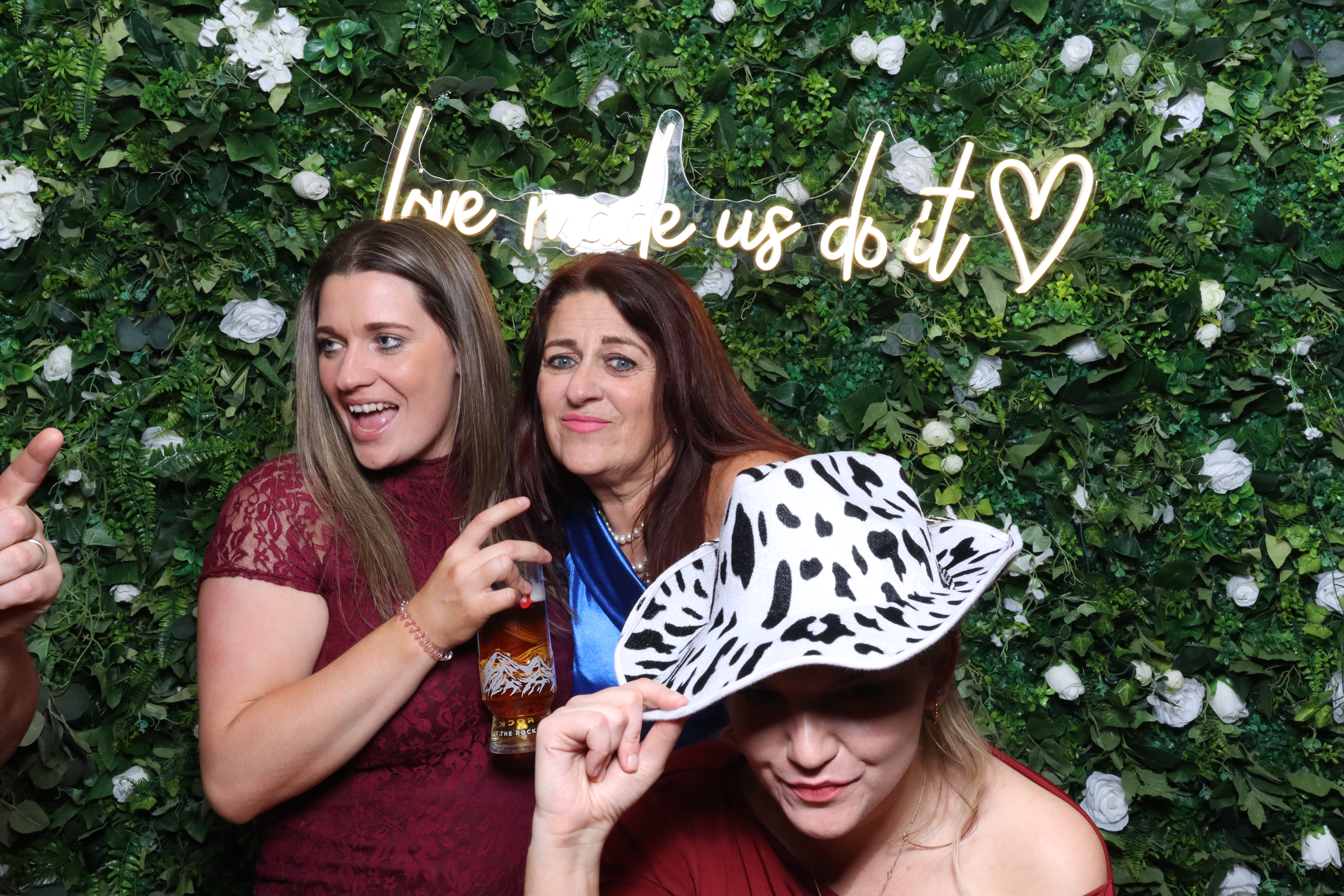 Natalie & Oliver  | View more photos from the event at gallery.magicimages.uk/u/MagicImages/Natalie-Oliver