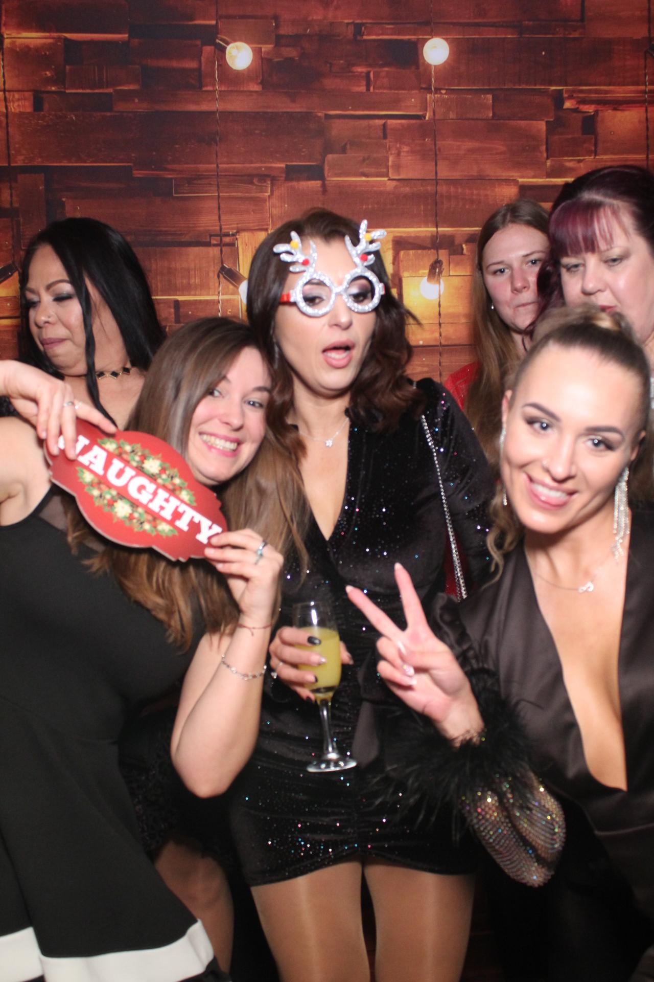 Ramsdens Christmas Party   | View more photos from the event at gallery.magicimages.uk/u/MagicImages/Ramsdens-Christmas-Party-0
