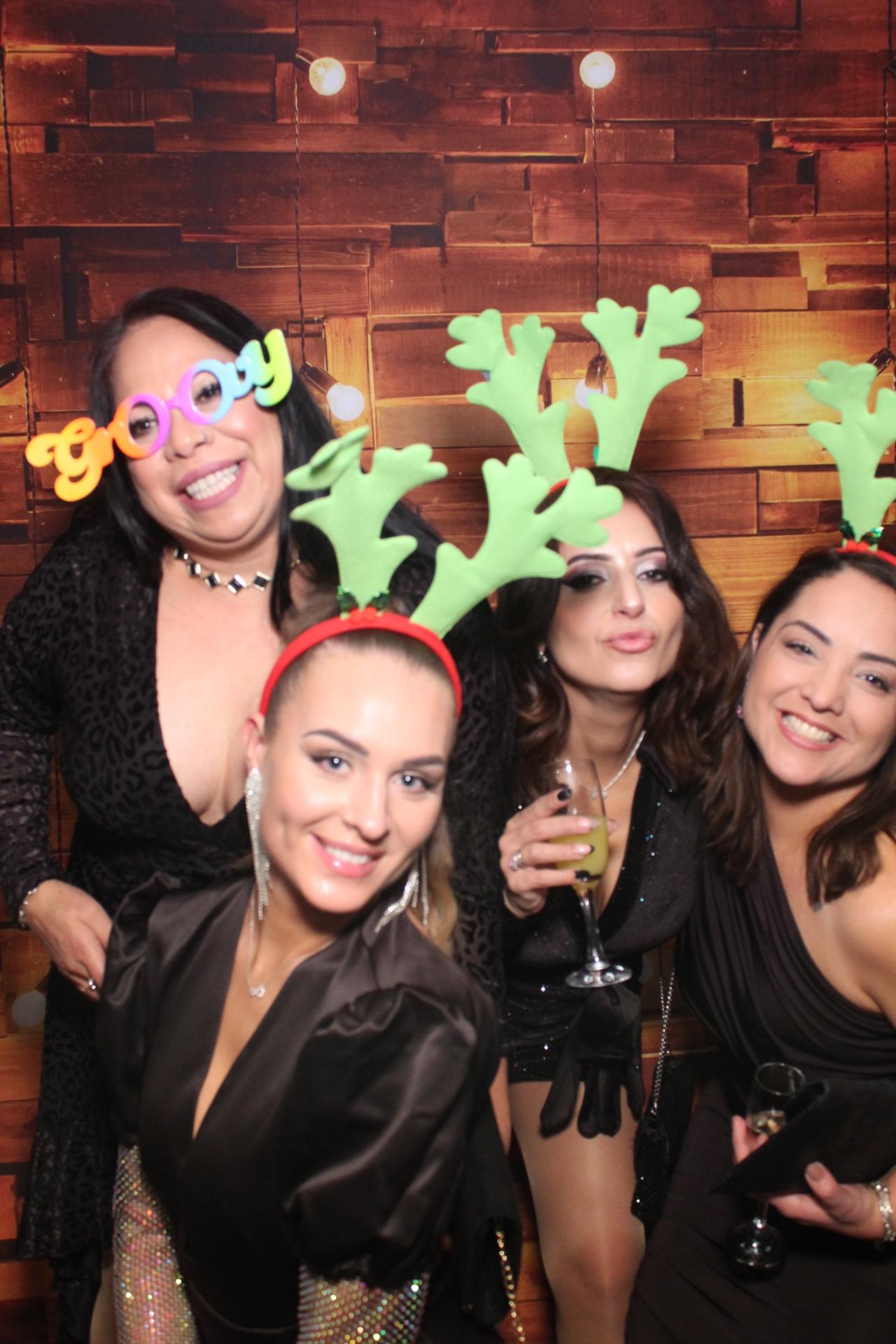 Ramsdens Christmas Party   | View more photos from the event at gallery.magicimages.uk/u/MagicImages/Ramsdens-Christmas-Party-0