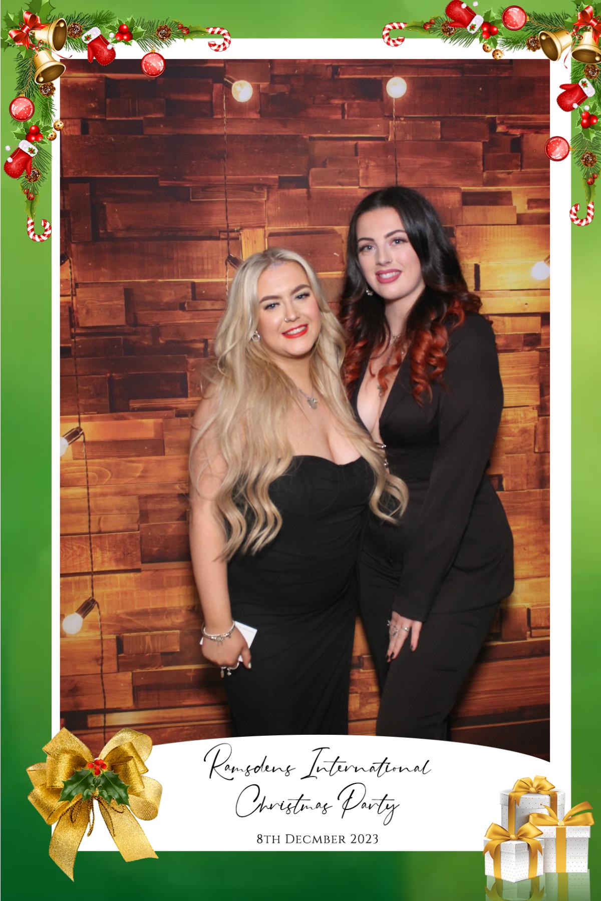 Ramsdens Christmas Party   | View more photos from the event at gallery.magicimages.uk/u/MagicImages/Ramsdens-Christmas-Party-0