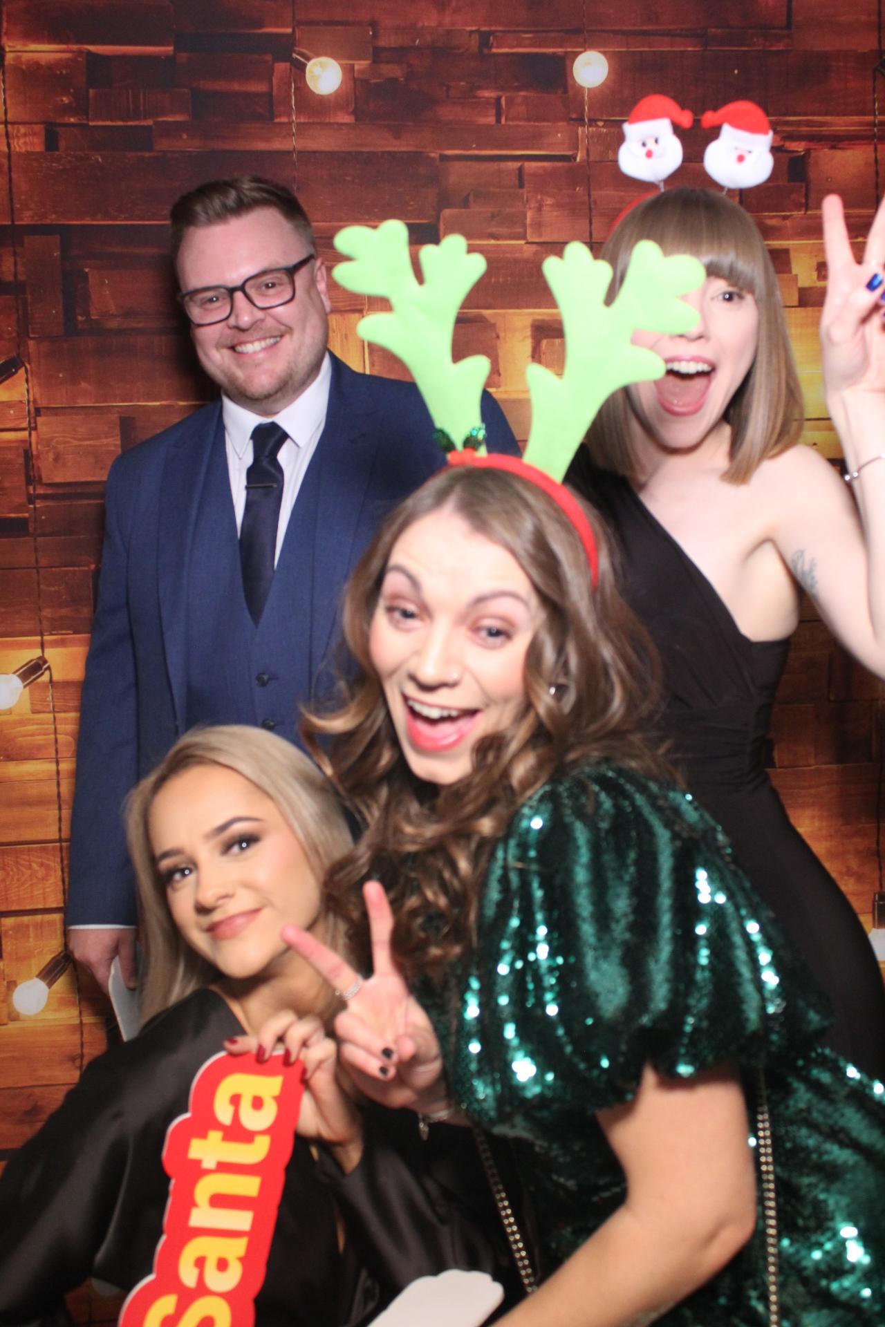 Ramsdens Christmas Party   | View more photos from the event at gallery.magicimages.uk/u/MagicImages/Ramsdens-Christmas-Party-0