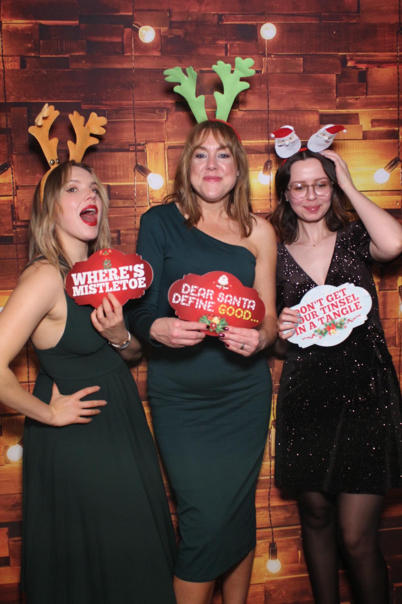 Ramsdens Christmas Party   | View more photos from the event at gallery.magicimages.uk/u/MagicImages/Ramsdens-Christmas-Party-0
