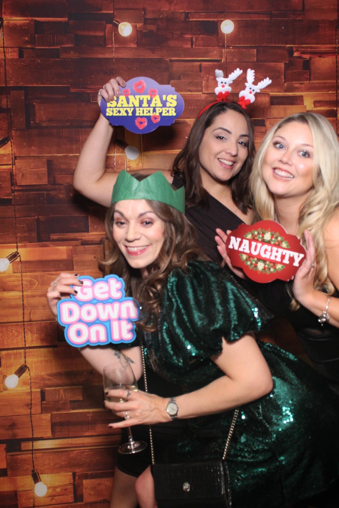 Ramsdens Christmas Party   | View more photos from the event at gallery.magicimages.uk/u/MagicImages/Ramsdens-Christmas-Party-0