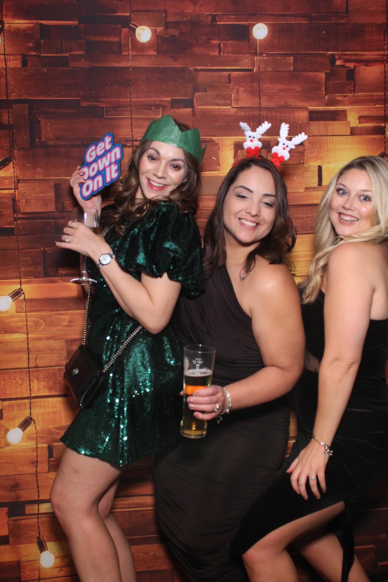 Ramsdens Christmas Party   | View more photos from the event at gallery.magicimages.uk/u/MagicImages/Ramsdens-Christmas-Party-0