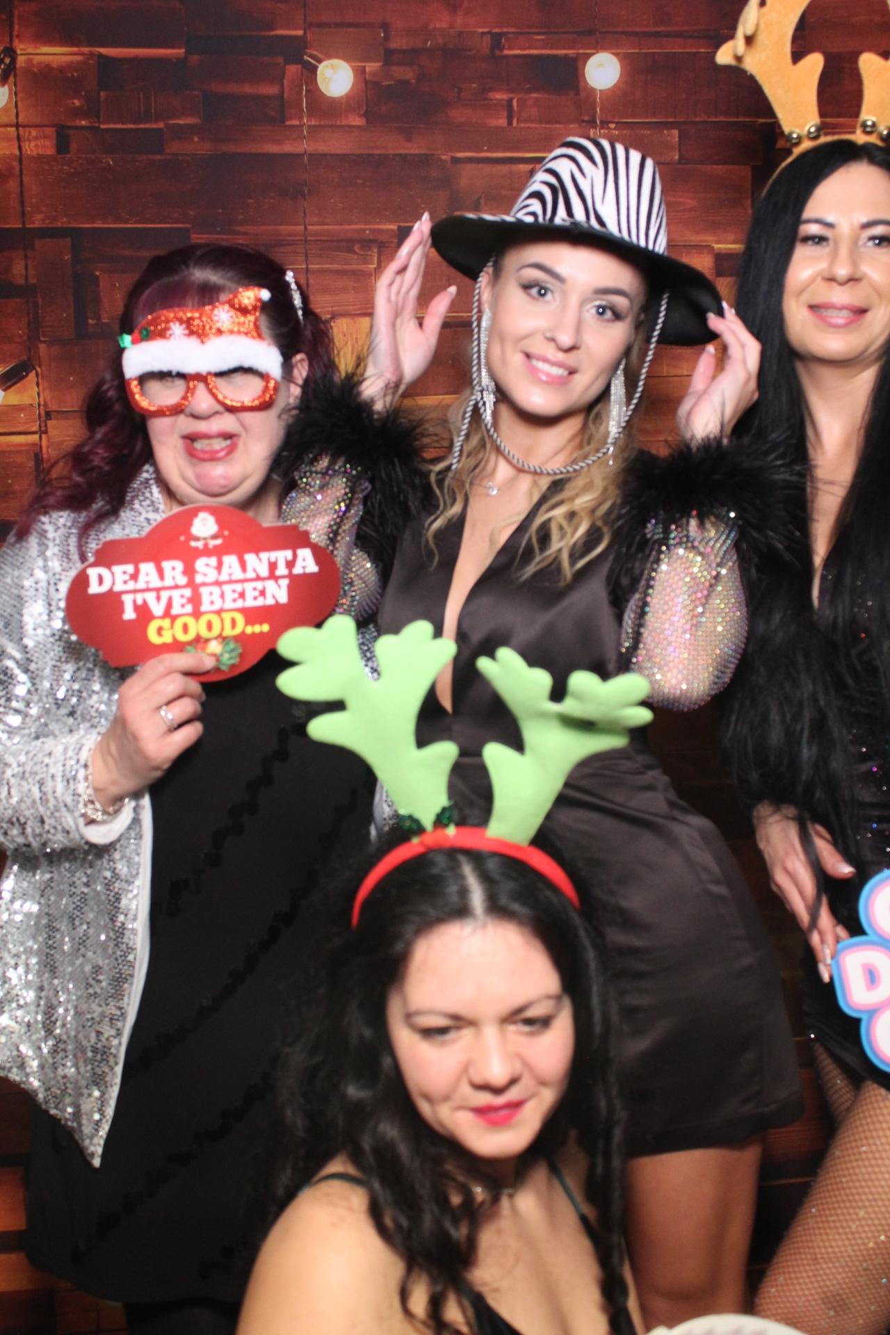 Ramsdens Christmas Party   | View more photos from the event at gallery.magicimages.uk/u/MagicImages/Ramsdens-Christmas-Party-0