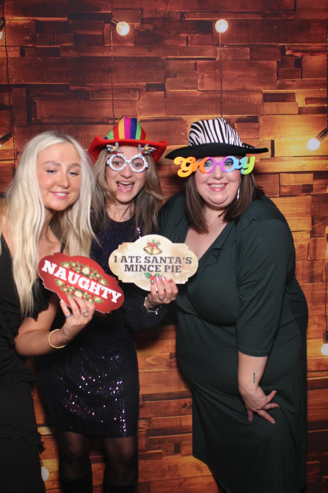 Ramsdens Christmas Party   | View more photos from the event at gallery.magicimages.uk/u/MagicImages/Ramsdens-Christmas-Party-0