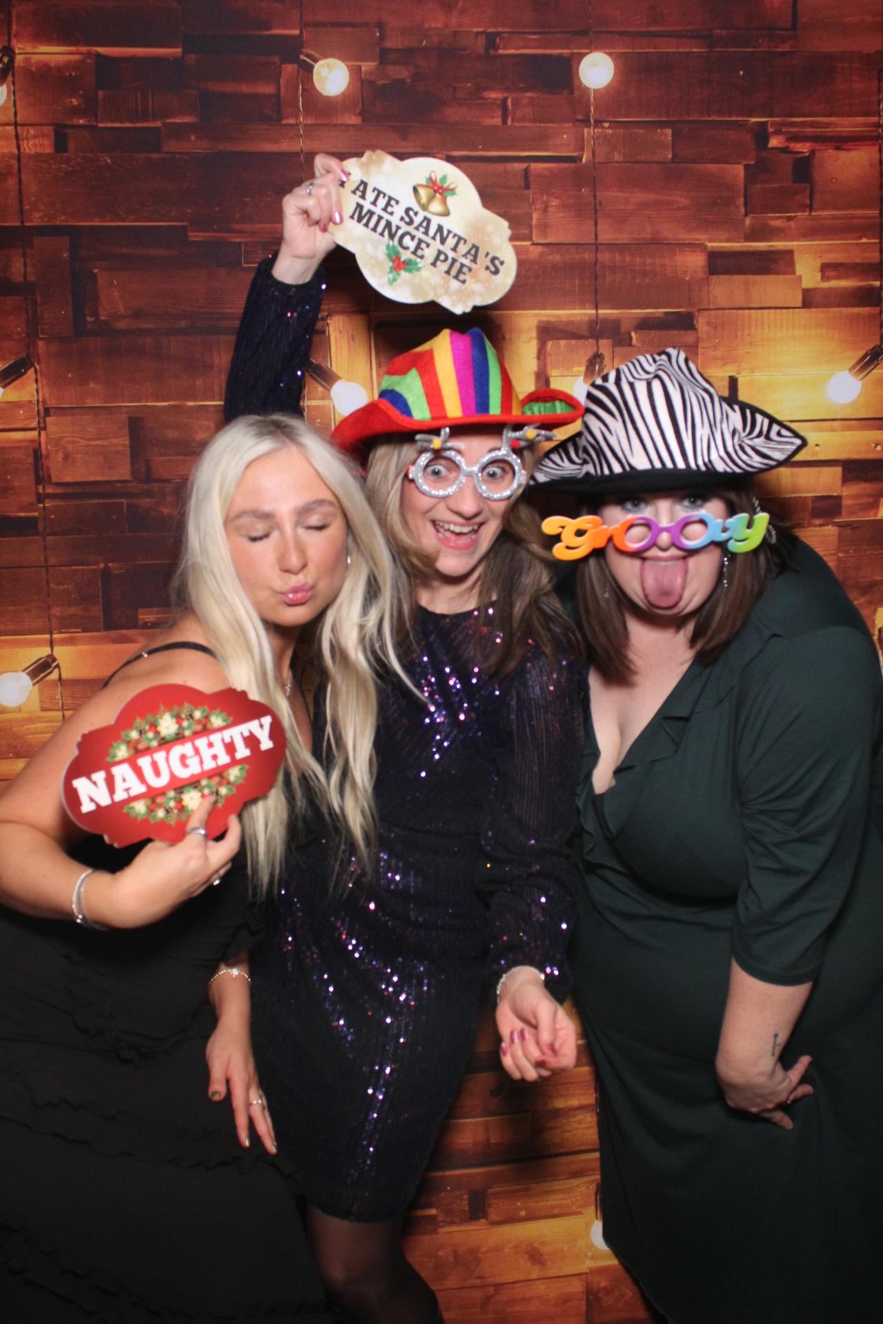 Ramsdens Christmas Party   | View more photos from the event at gallery.magicimages.uk/u/MagicImages/Ramsdens-Christmas-Party-0