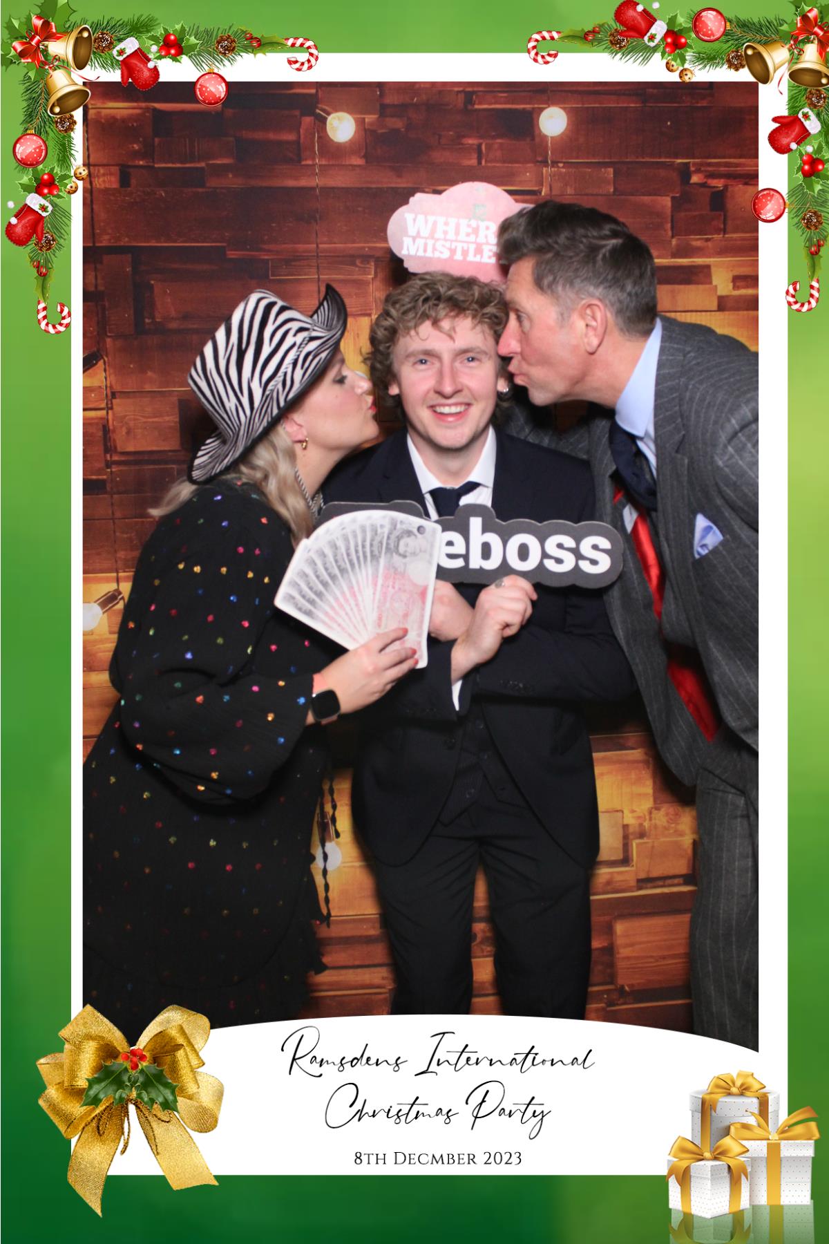 Ramsdens Christmas Party   | View more photos from the event at gallery.magicimages.uk/u/MagicImages/Ramsdens-Christmas-Party-0