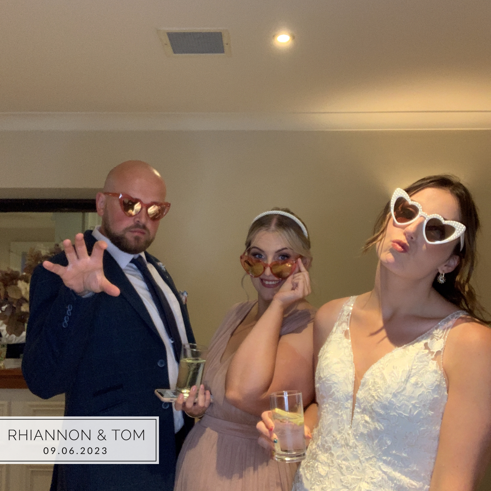 Rhiannon & Tom | View more photos from the event at gallery.magicimages.uk/u/MagicImages/Rhiannon-Tom