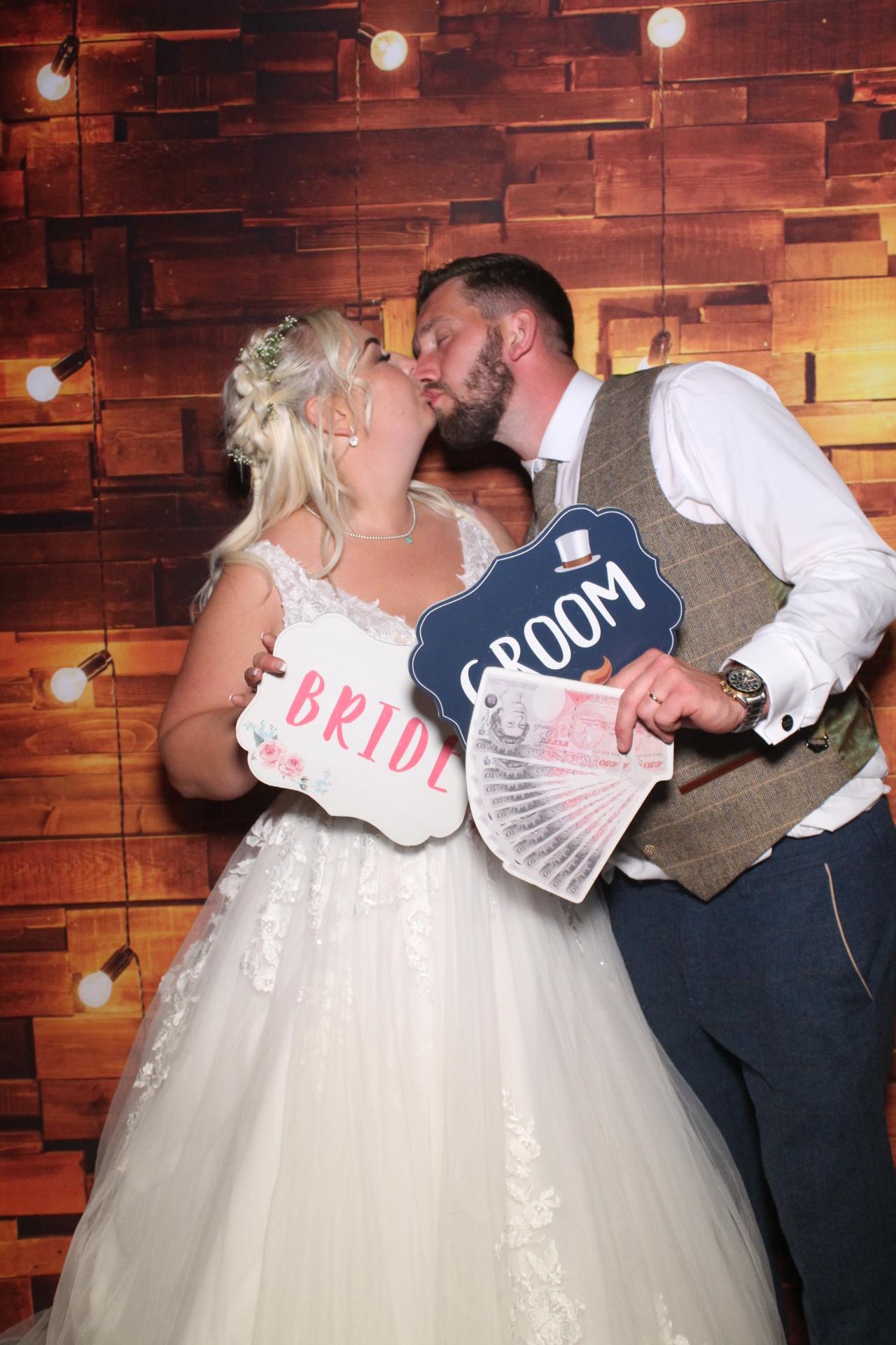 Sydnie & Lee  | View more photos from the event at gallery.magicimages.uk/u/MagicImages/Sydnie-Lee