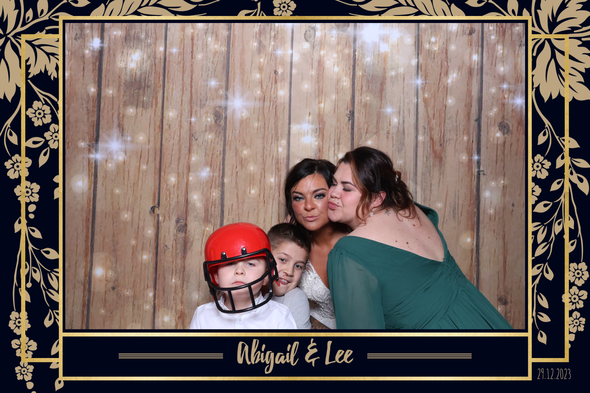 Abigail & Lee  | View more photos from the event at gallery.magicimages.uk/u/MagicImages/Abigail-Lee