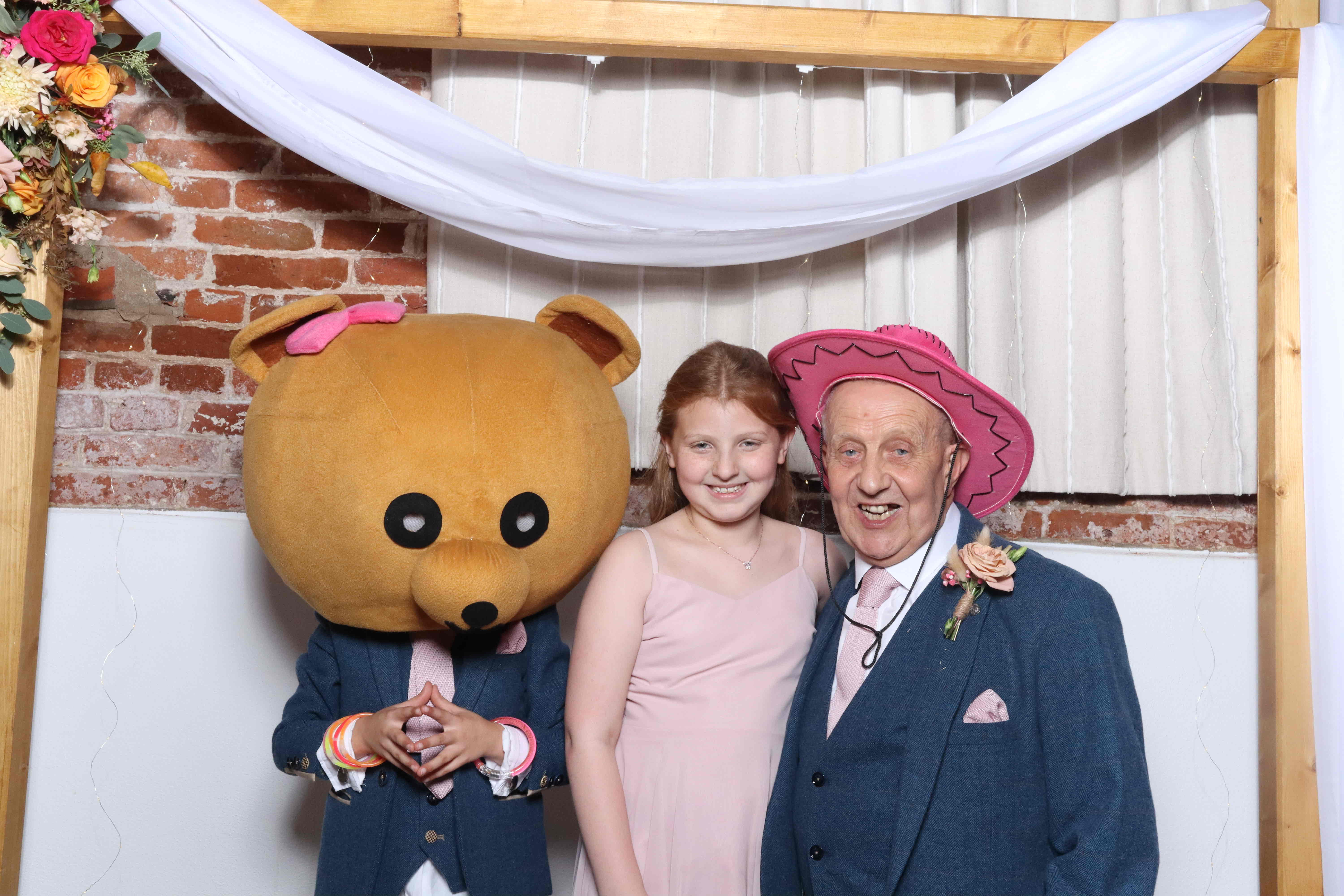 Billie & Craig  | View more photos from the event at gallery.magicimages.uk/u/MagicImages/Billie-Craig