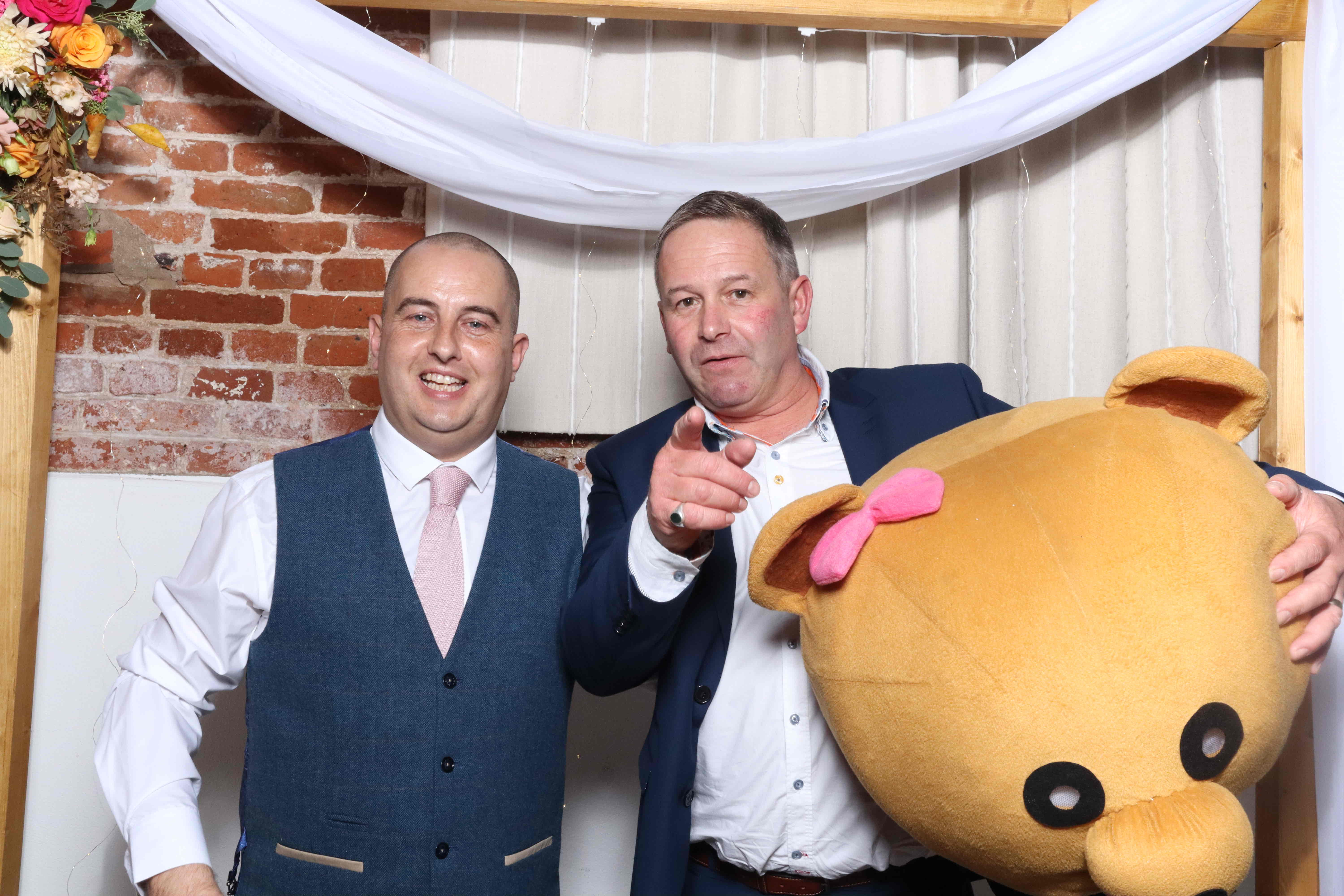 Billie & Craig  | View more photos from the event at gallery.magicimages.uk/u/MagicImages/Billie-Craig