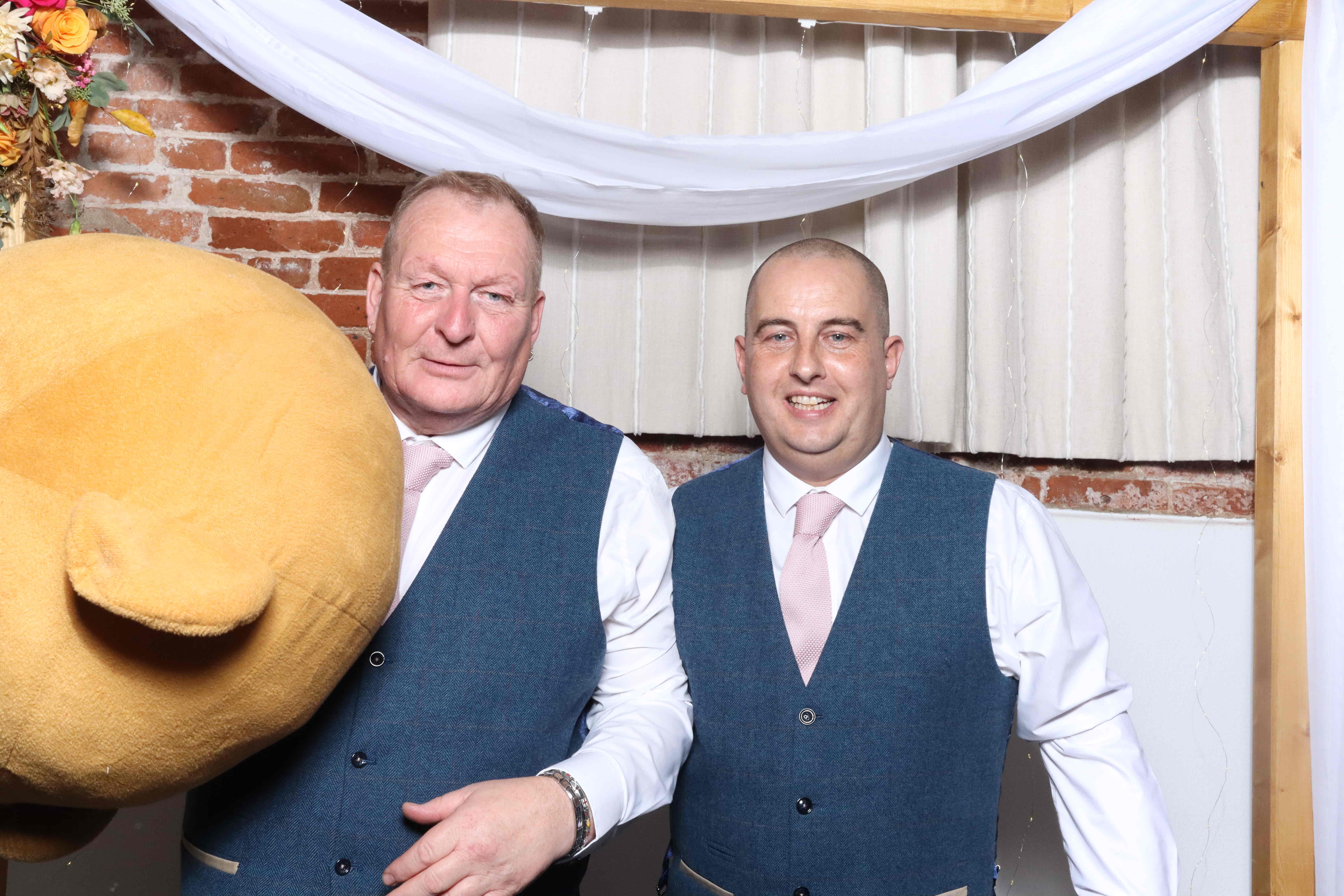 Billie & Craig  | View more photos from the event at gallery.magicimages.uk/u/MagicImages/Billie-Craig