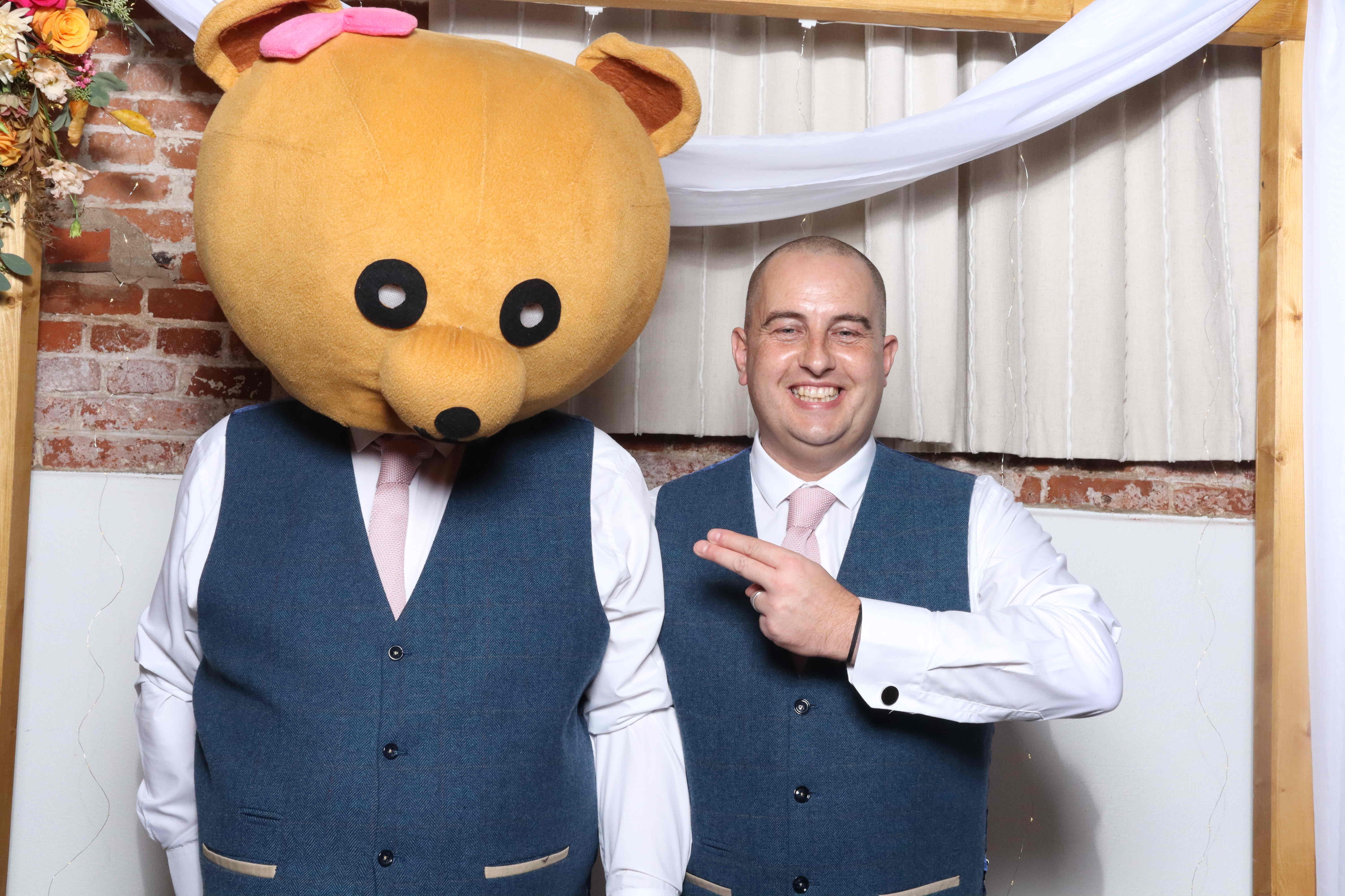 Billie & Craig  | View more photos from the event at gallery.magicimages.uk/u/MagicImages/Billie-Craig