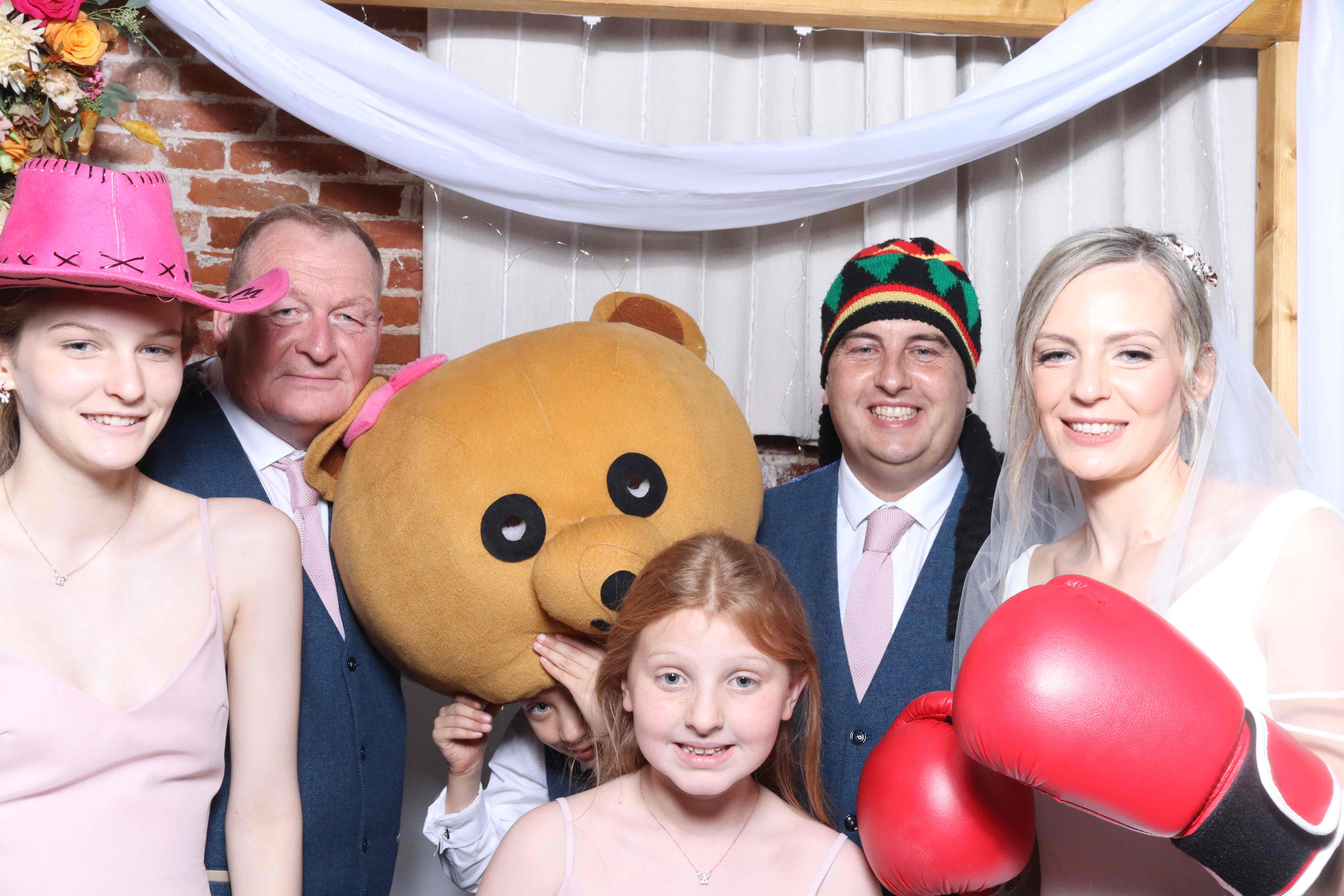 Billie & Craig  | View more photos from the event at gallery.magicimages.uk/u/MagicImages/Billie-Craig
