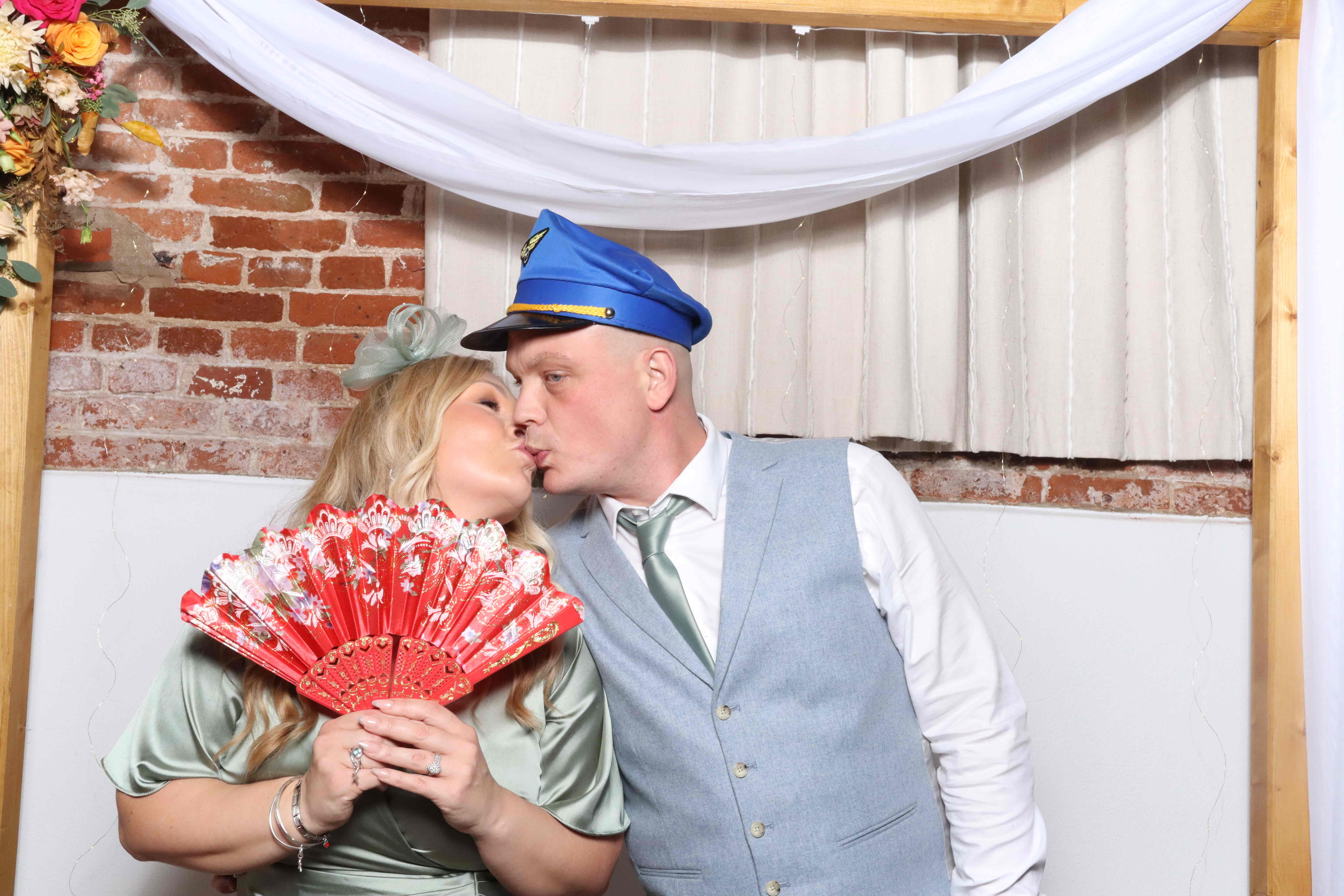 Billie & Craig  | View more photos from the event at gallery.magicimages.uk/u/MagicImages/Billie-Craig