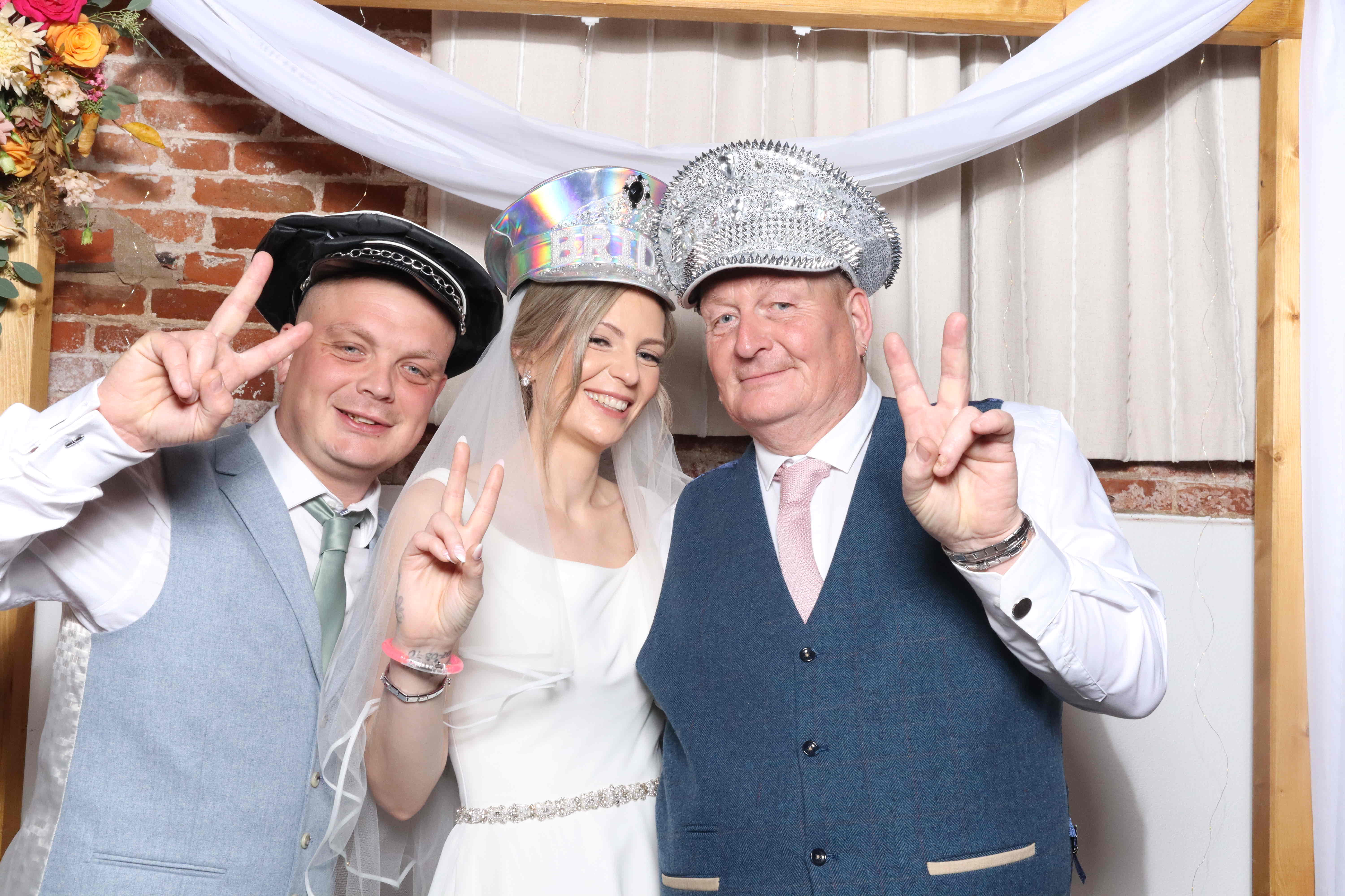 Billie & Craig  | View more photos from the event at gallery.magicimages.uk/u/MagicImages/Billie-Craig