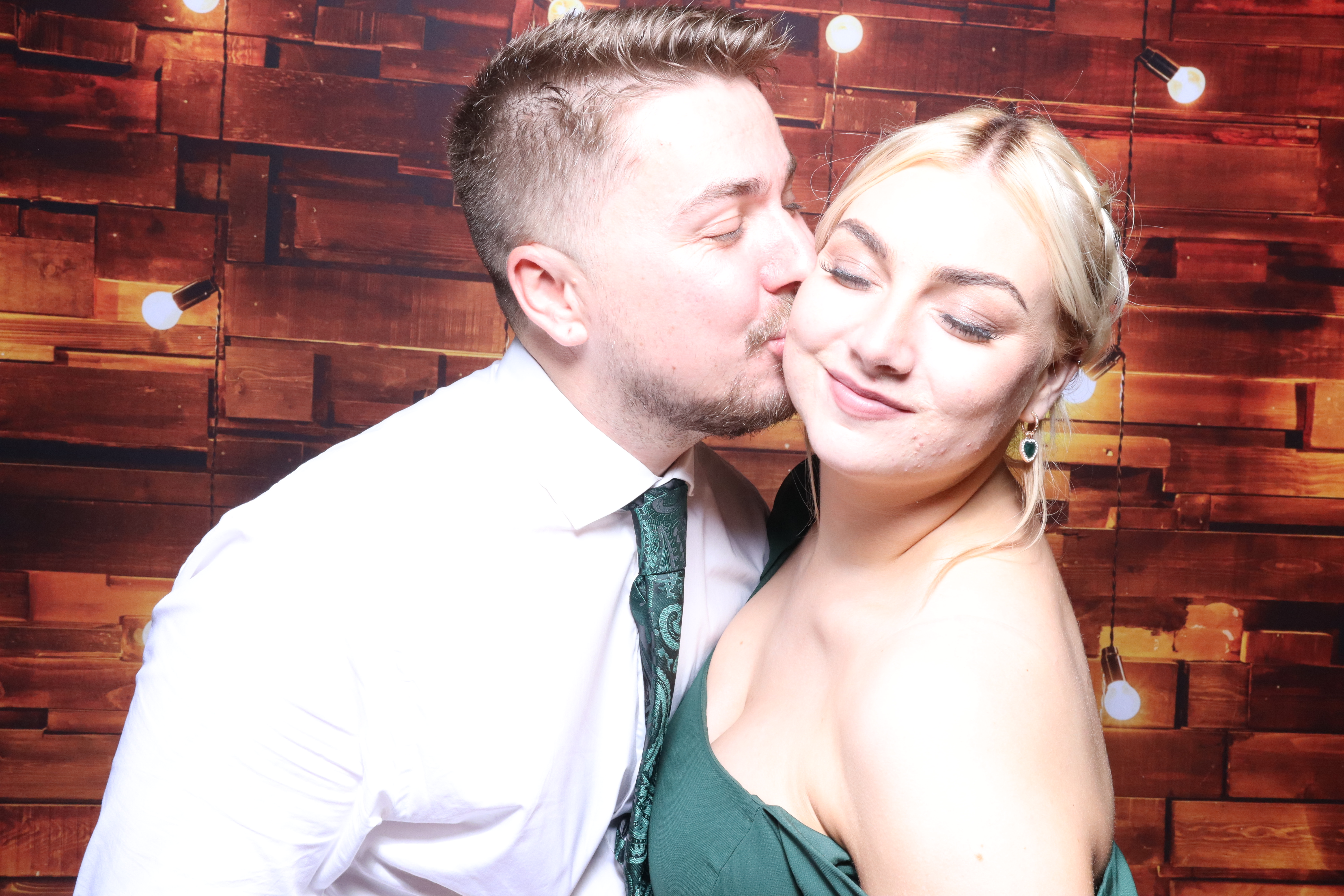Cameron & Leanne  | View more photos from the event at gallery.magicimages.uk/u/MagicImages/Cameron-Leanne