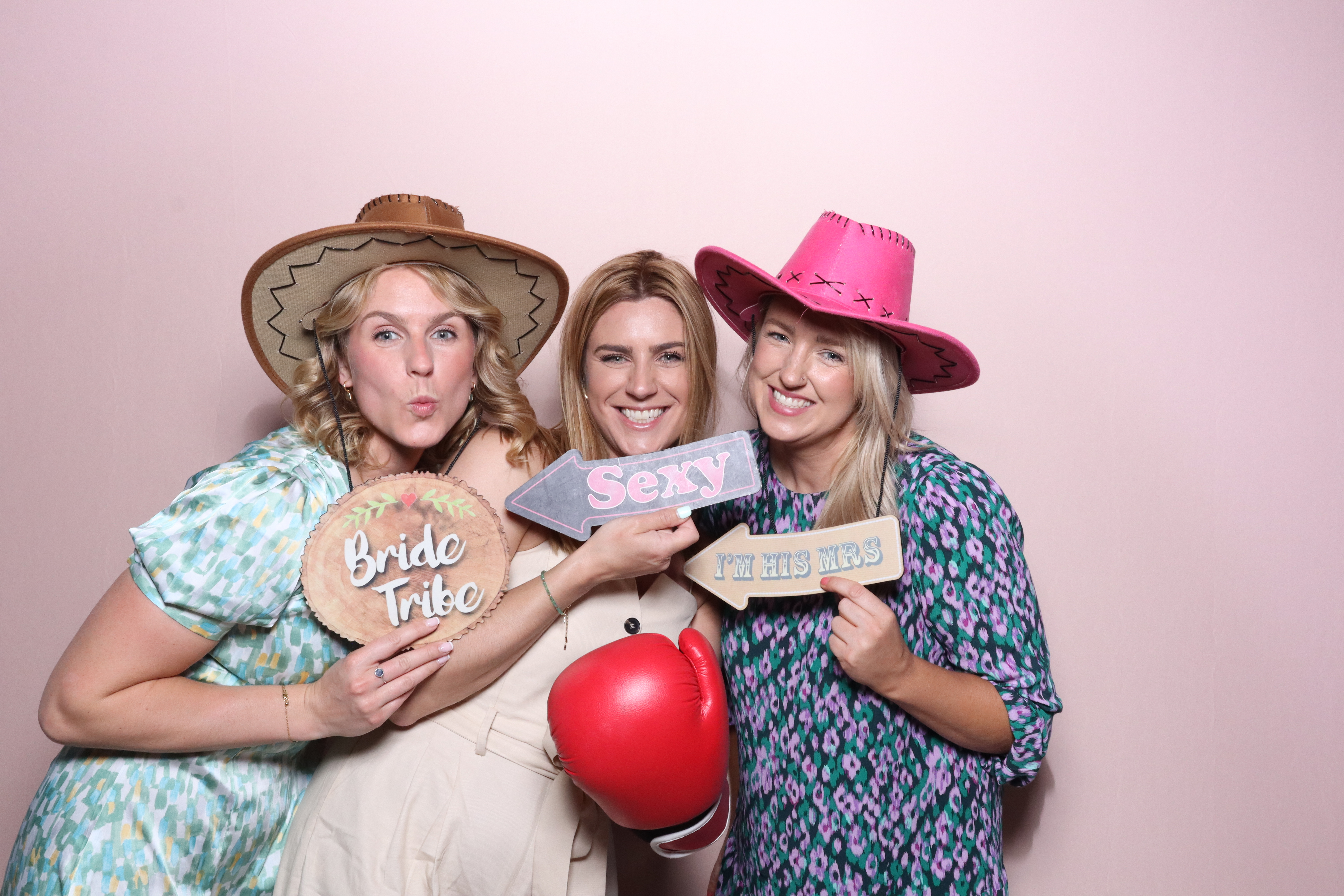 Emily & Charlie's wedding party  | View more photos from the event at gallery.magicimages.uk/u/MagicImages/Emily-Charlies-wedding-party