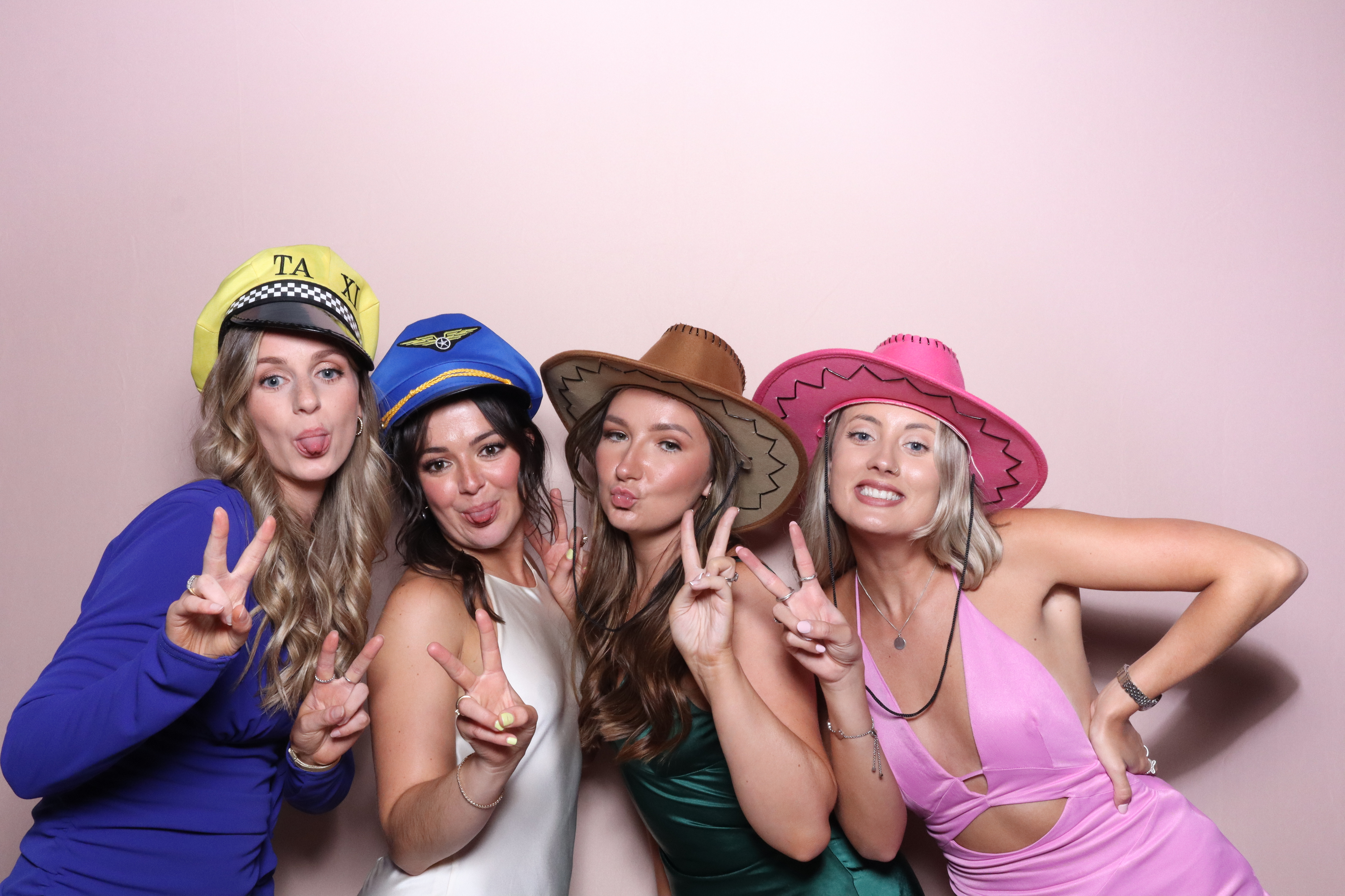 Emily & Charlie's wedding party  | View more photos from the event at gallery.magicimages.uk/u/MagicImages/Emily-Charlies-wedding-party