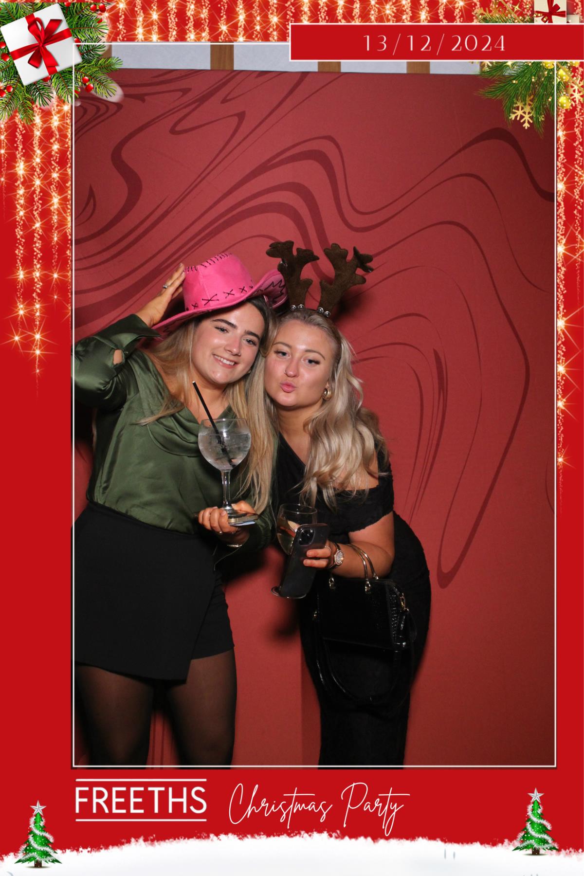 Freeths Christmas Party  | View more photos from the event at gallery.magicimages.uk/u/MagicImages/Freeths-Christmas-Party