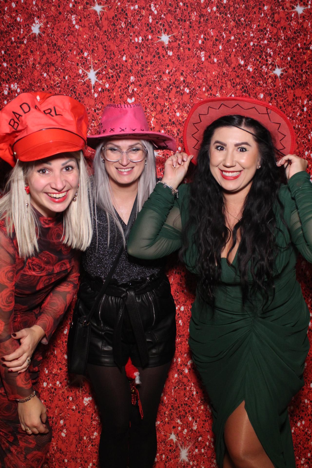 Gripple Christmas party   | View more photos from the event at gallery.magicimages.uk/u/MagicImages/Gripple-Christmas-party