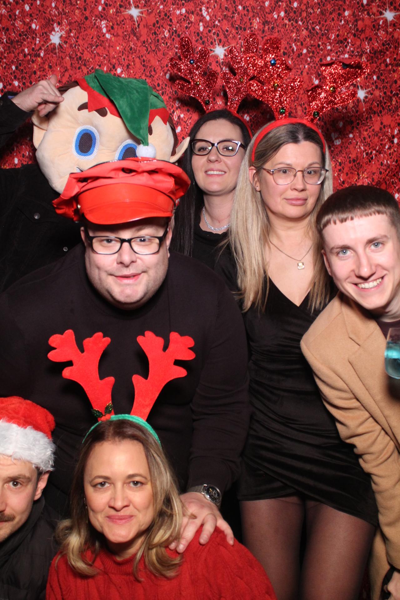 Gripple Christmas party   | View more photos from the event at gallery.magicimages.uk/u/MagicImages/Gripple-Christmas-party