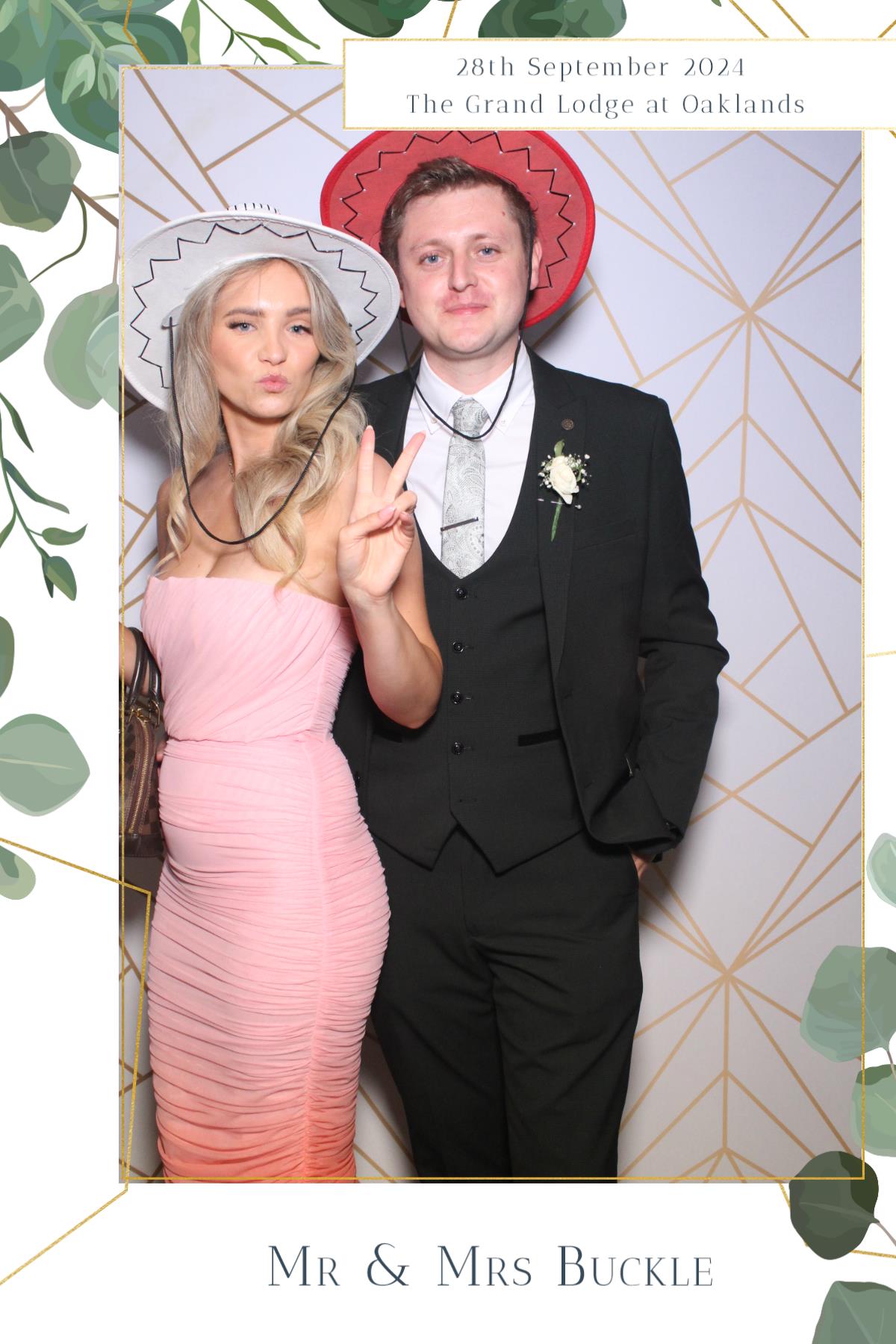Hannah and Ellis | View more photos from the event at gallery.magicimages.uk/u/MagicImages/Hannah-and-Ellis