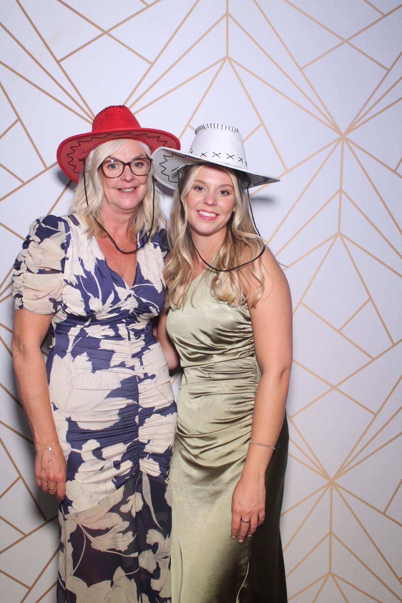 Hannah and Ellis | View more photos from the event at gallery.magicimages.uk/u/MagicImages/Hannah-and-Ellis
