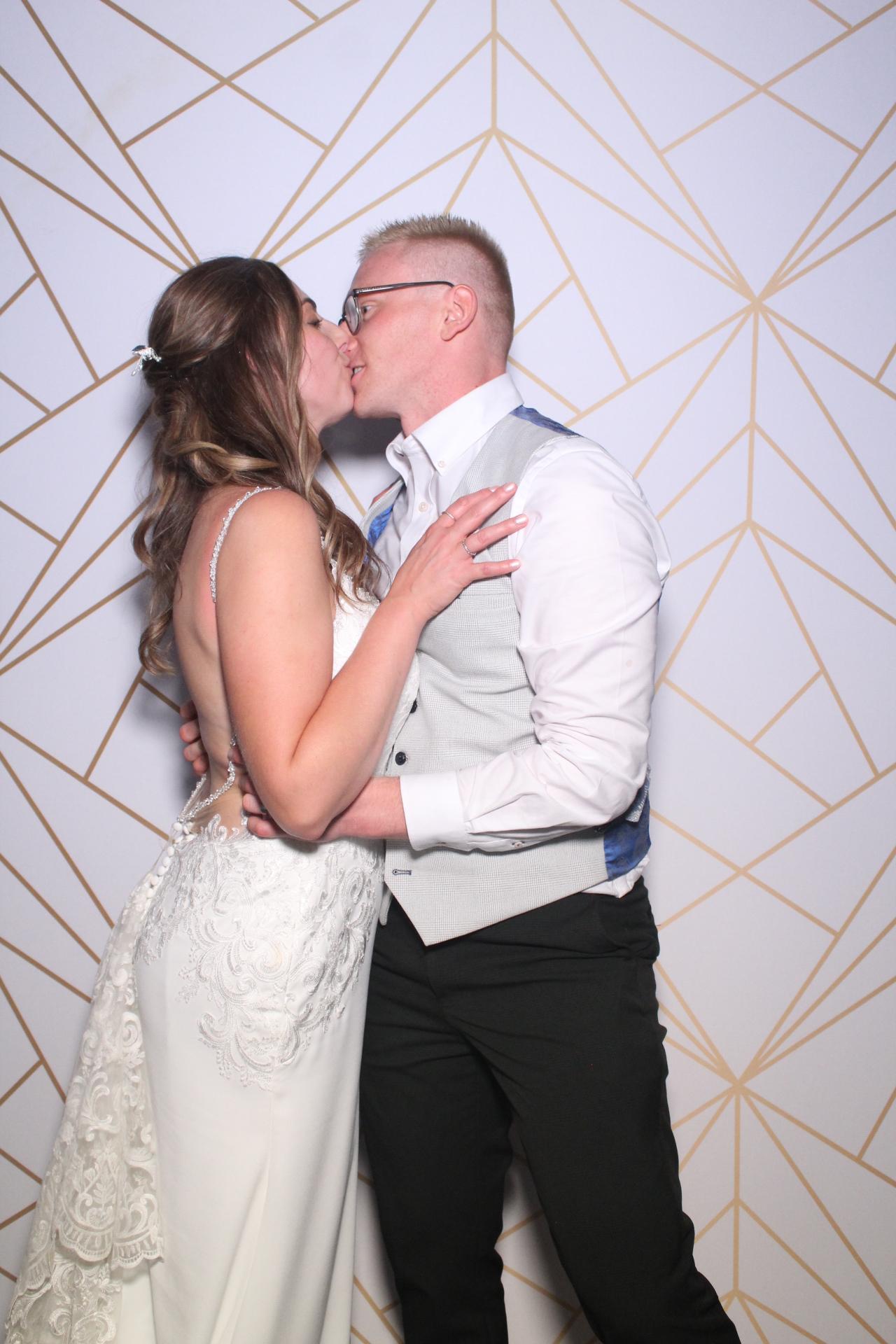 Hannah and Ellis | View more photos from the event at gallery.magicimages.uk/u/MagicImages/Hannah-and-Ellis