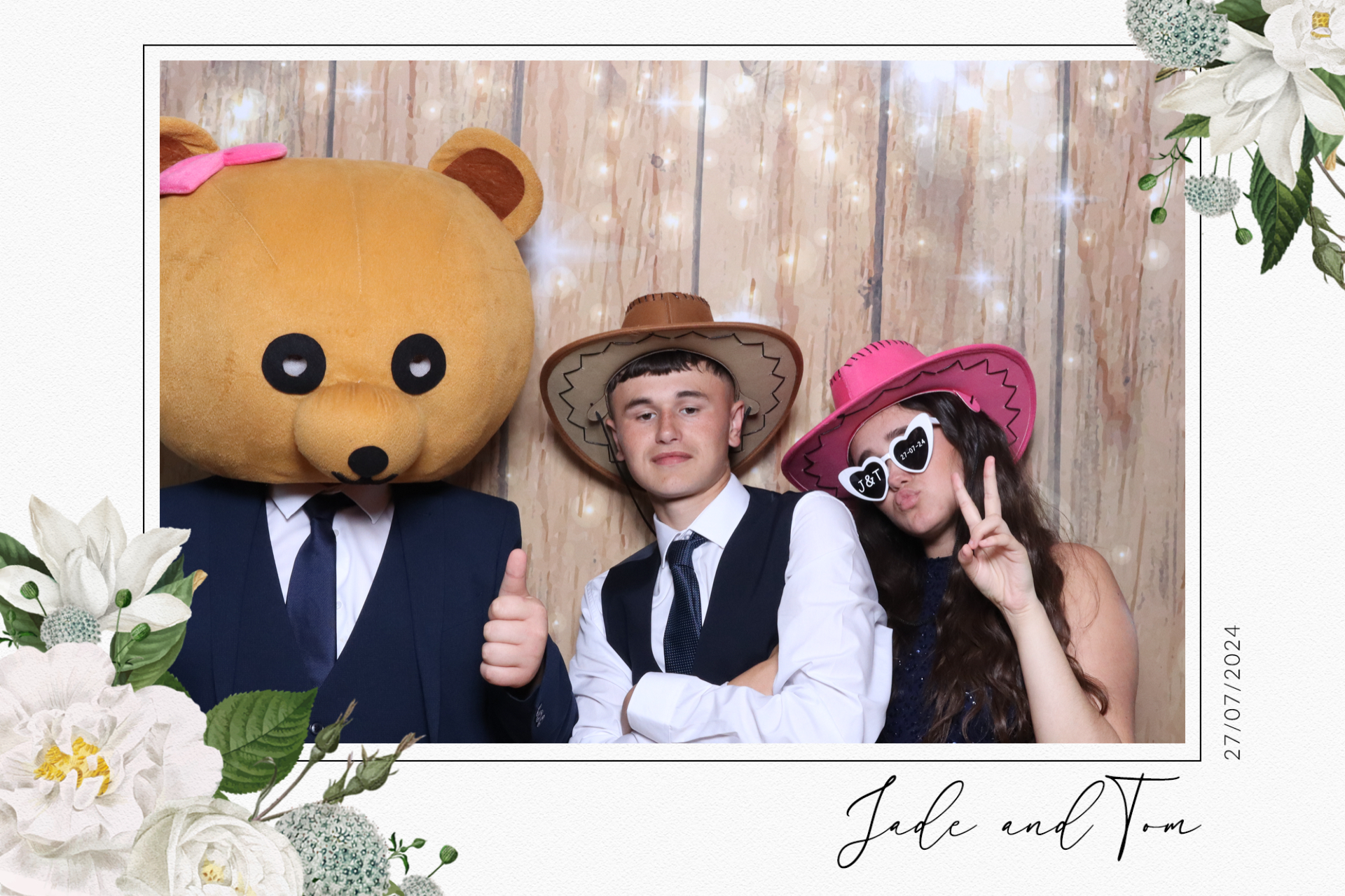 Jade & Tom  | View more photos from the event at gallery.magicimages.uk/u/MagicImages/Jade-Tom