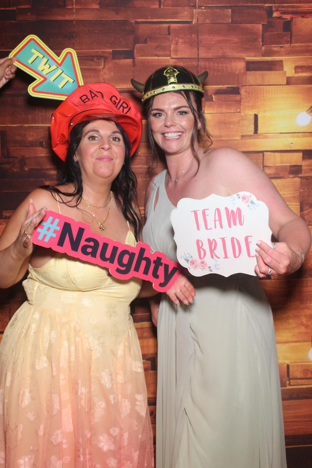 Joanne & Tina  | View more photos from the event at gallery.magicimages.uk/u/MagicImages/Joanne-Tina